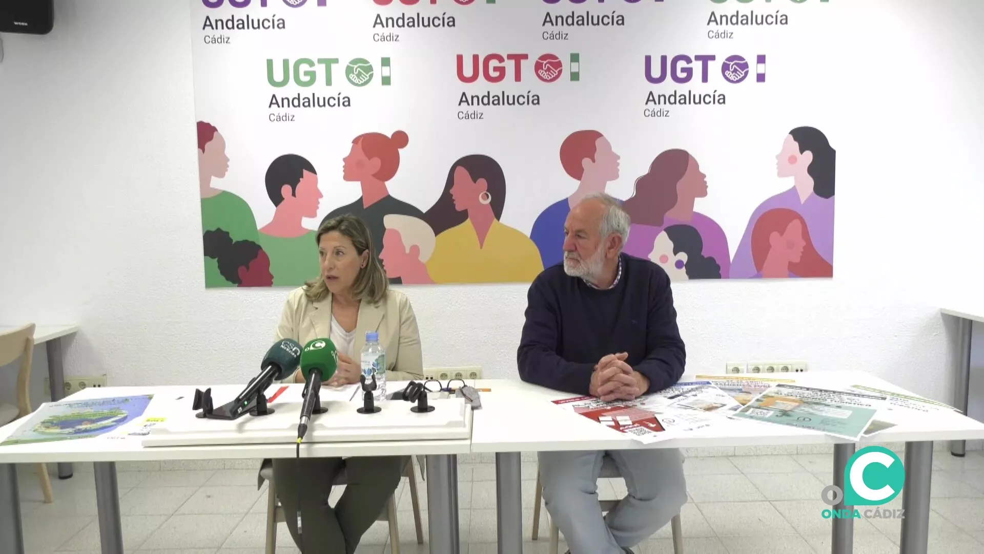 Los representantes sindicales Antonio Pavón y Eva Izquierdo durante la rueda de prensa 
