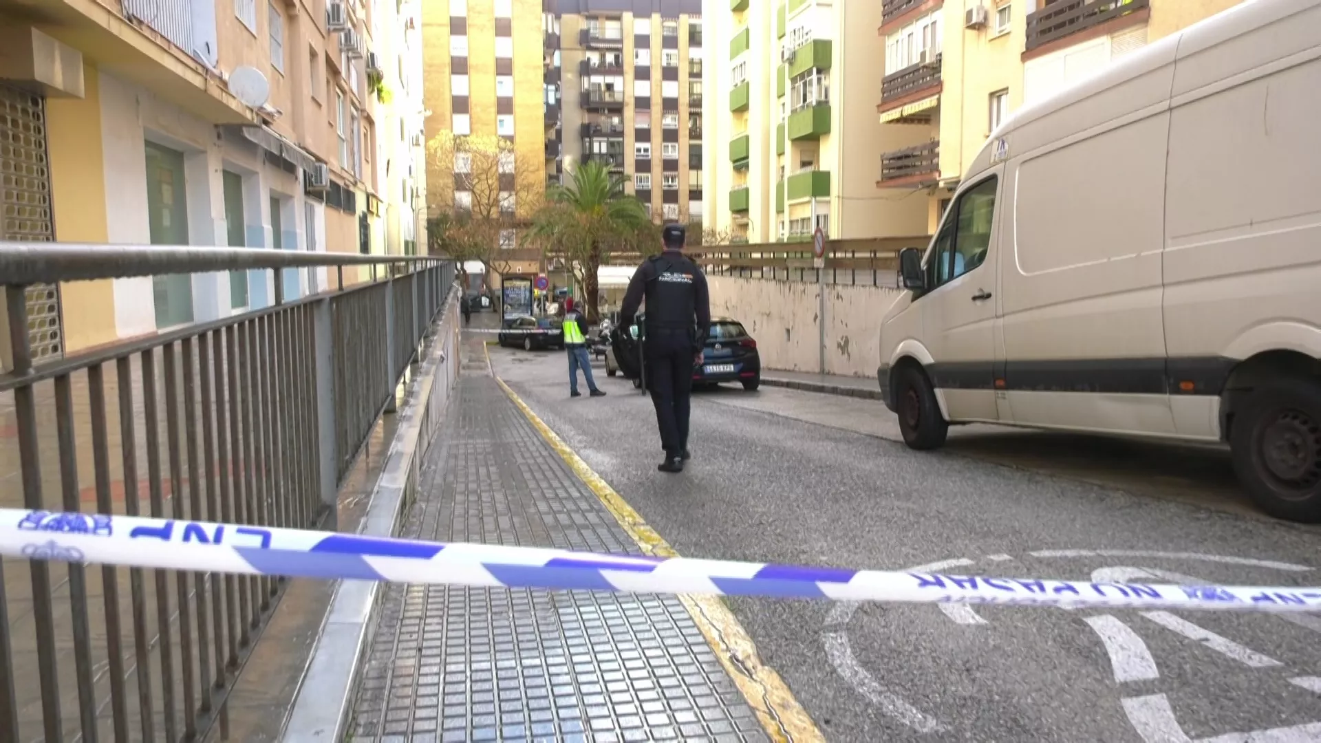 El lugar de los hechos en La Laguna acordonado por la policía