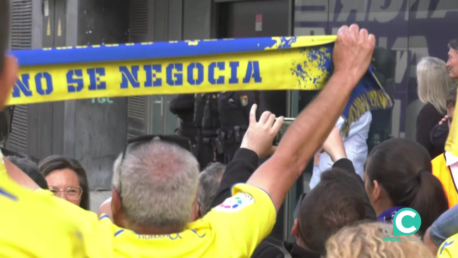 Aficionado en la previa a un partido en los aledaños en el estadio de La Mirandilla