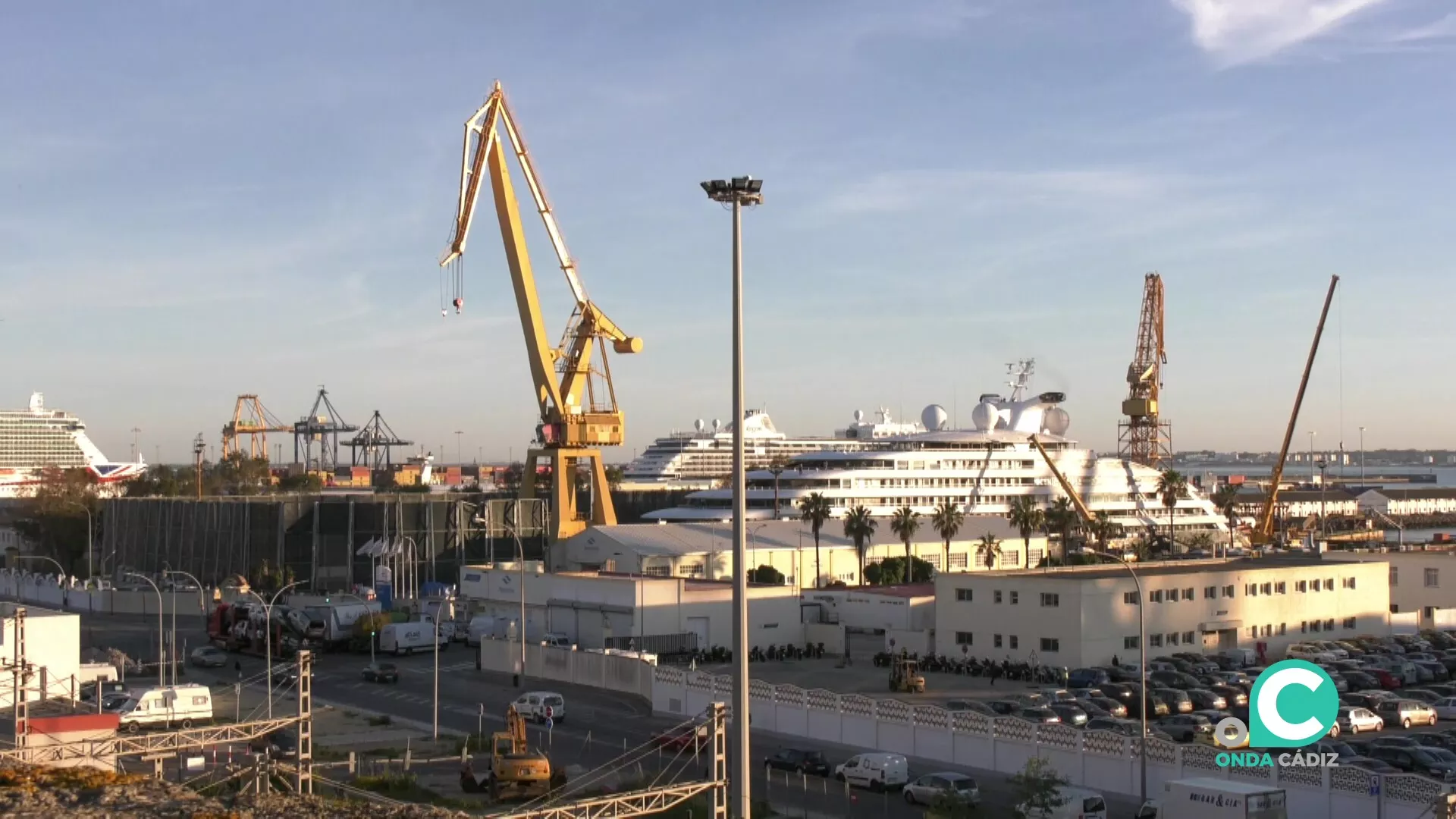 Cruceros en los diques de los astilleros de Cádiz 