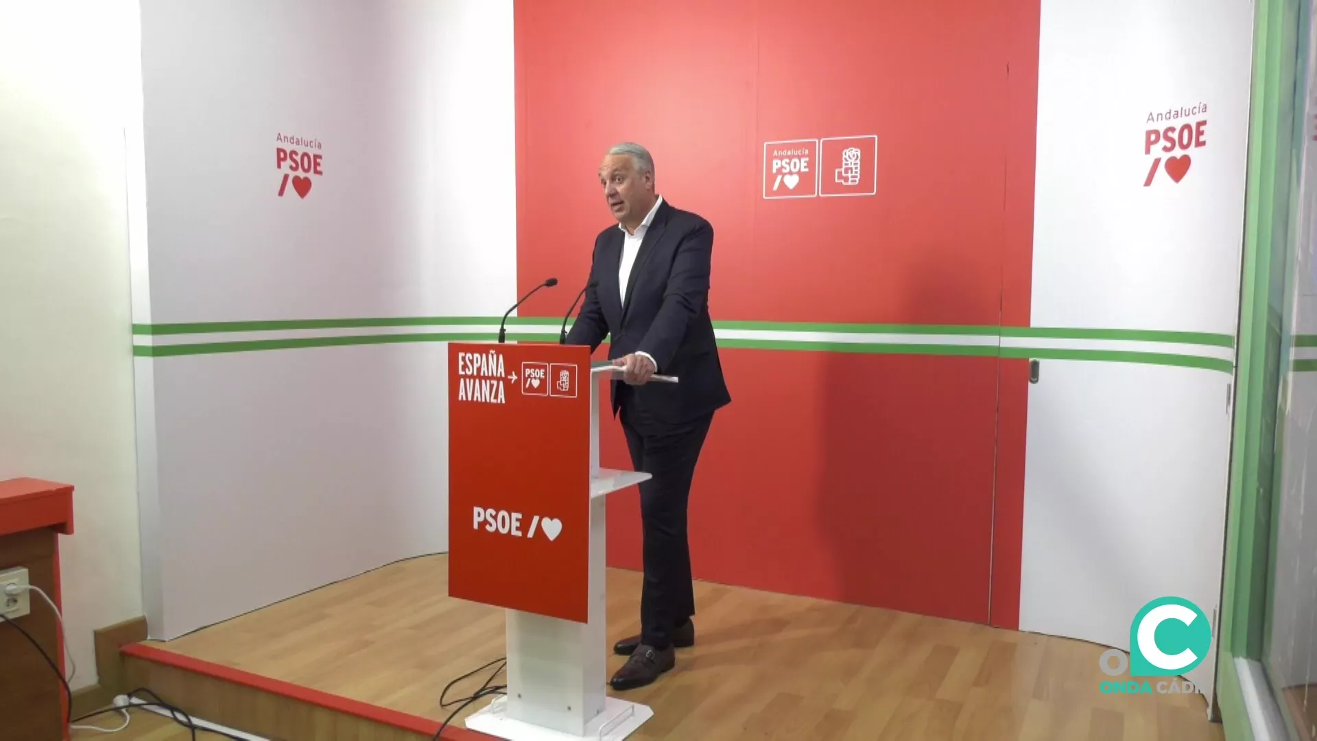 El secretario general del PSOE en la provincia durante su intervención en la rueda de prensa