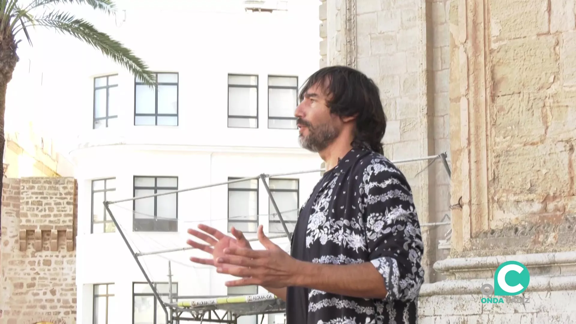 Juan José Jaén, 'El Junco', durante una actuación en la plaza de la Catedral de Cádiz