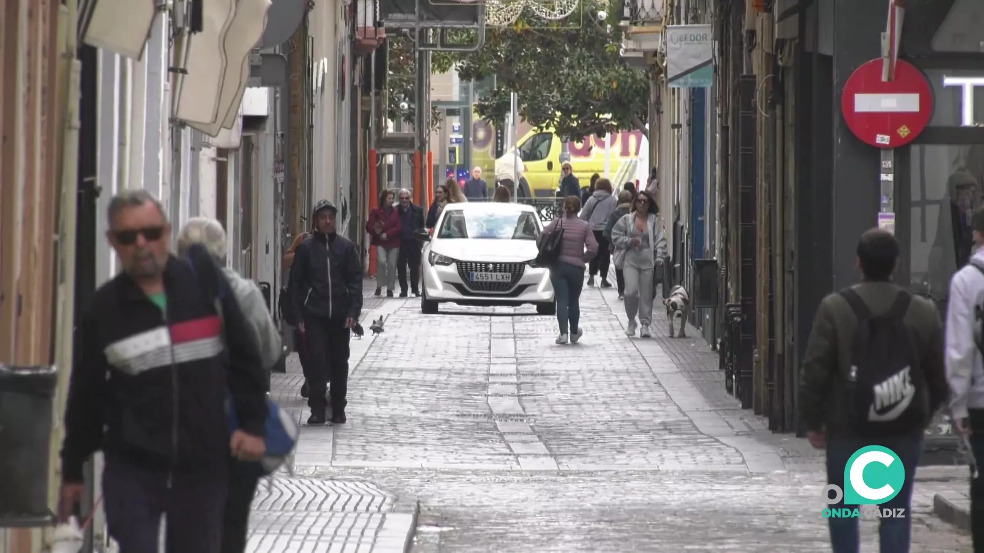 Una imagen de la calle Veedor desde la plaza del Mentidero