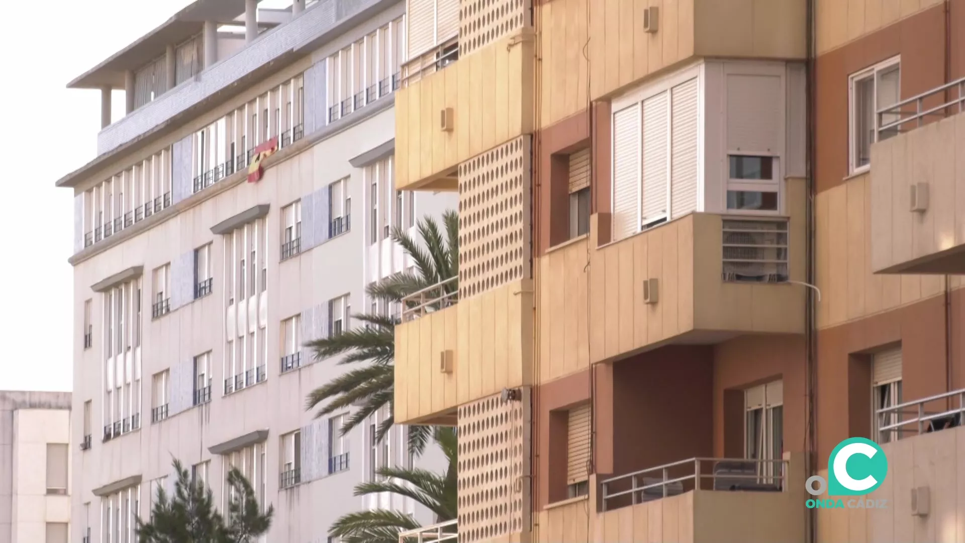 Bloque de edficios a la entrada de Cádiz