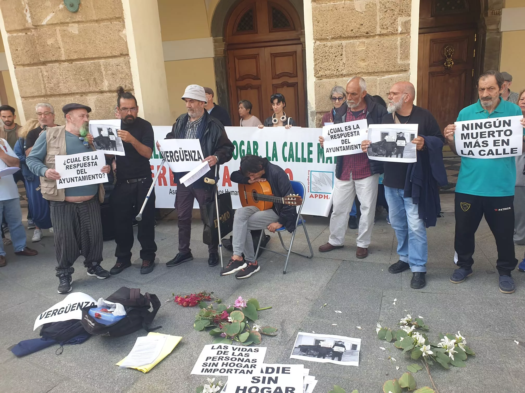 Acto de repulsa convocado por APDHA en San Juan de Dios. 