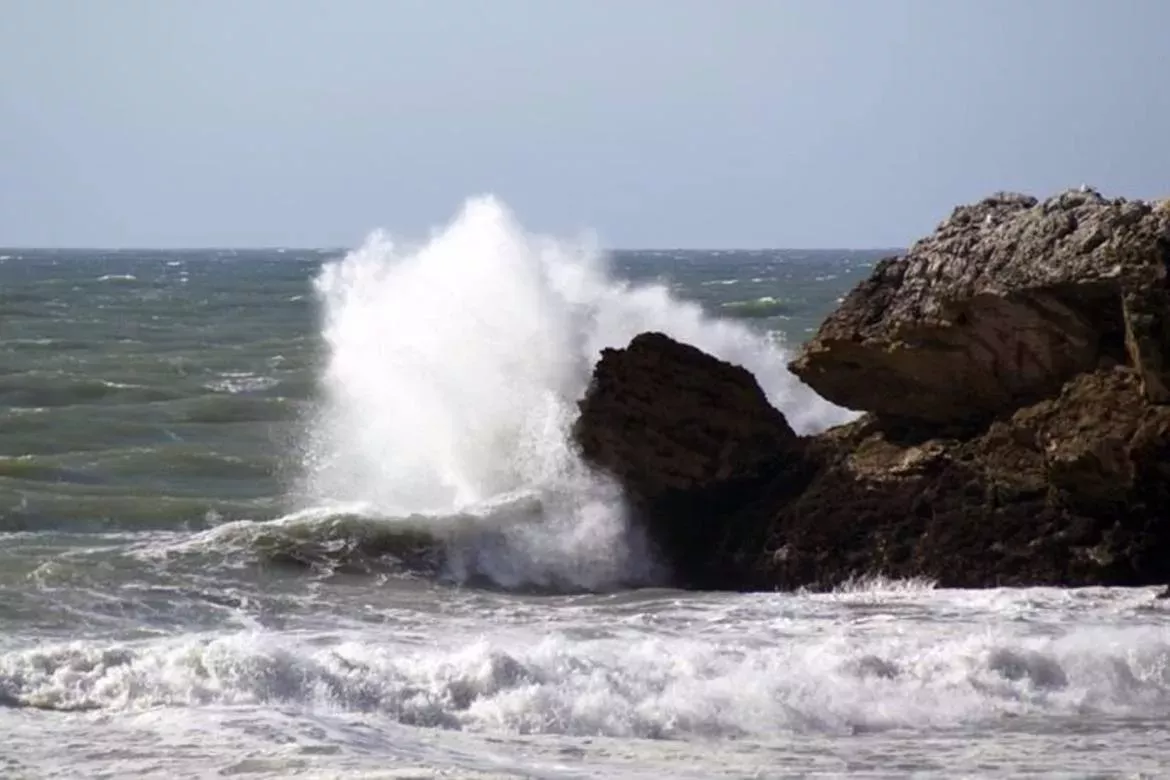 La alerta por riesgo de viento en el litoral gaditano continúa hasta las 18 horas. 