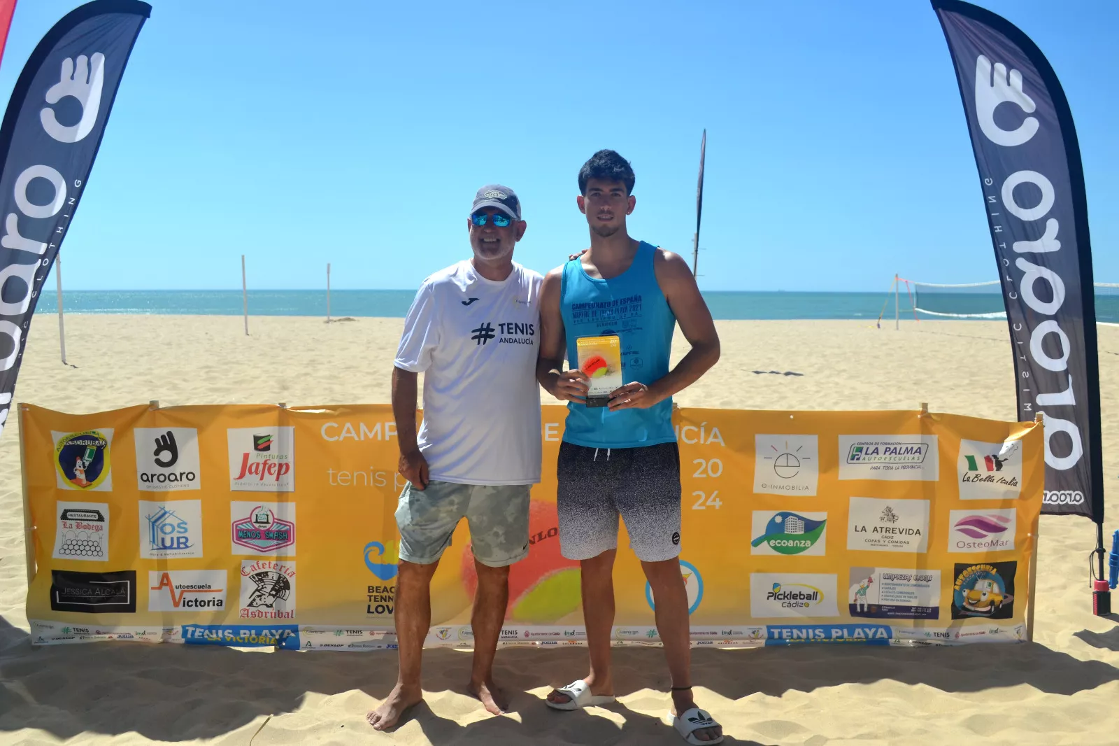 El torneo andaluz de tenis playa se ha celebrado en la playa Victoria de Cádiz