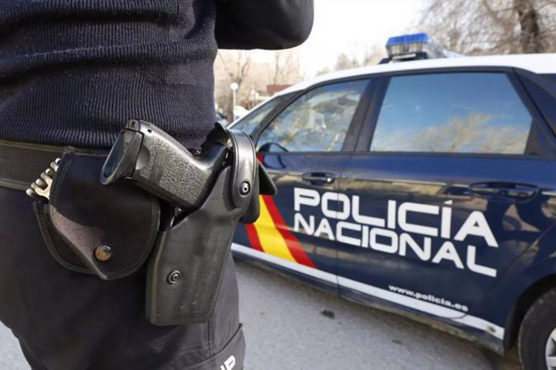 Un agente de la Policía Nacional