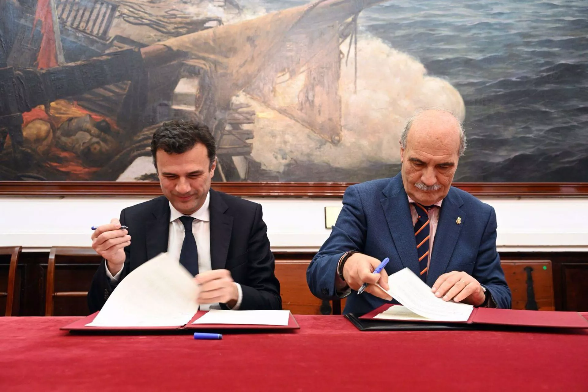 El alcalde y el presidente del Consejo Local de Hermandades y Cofradías de Cádiz en una imagen de archivo