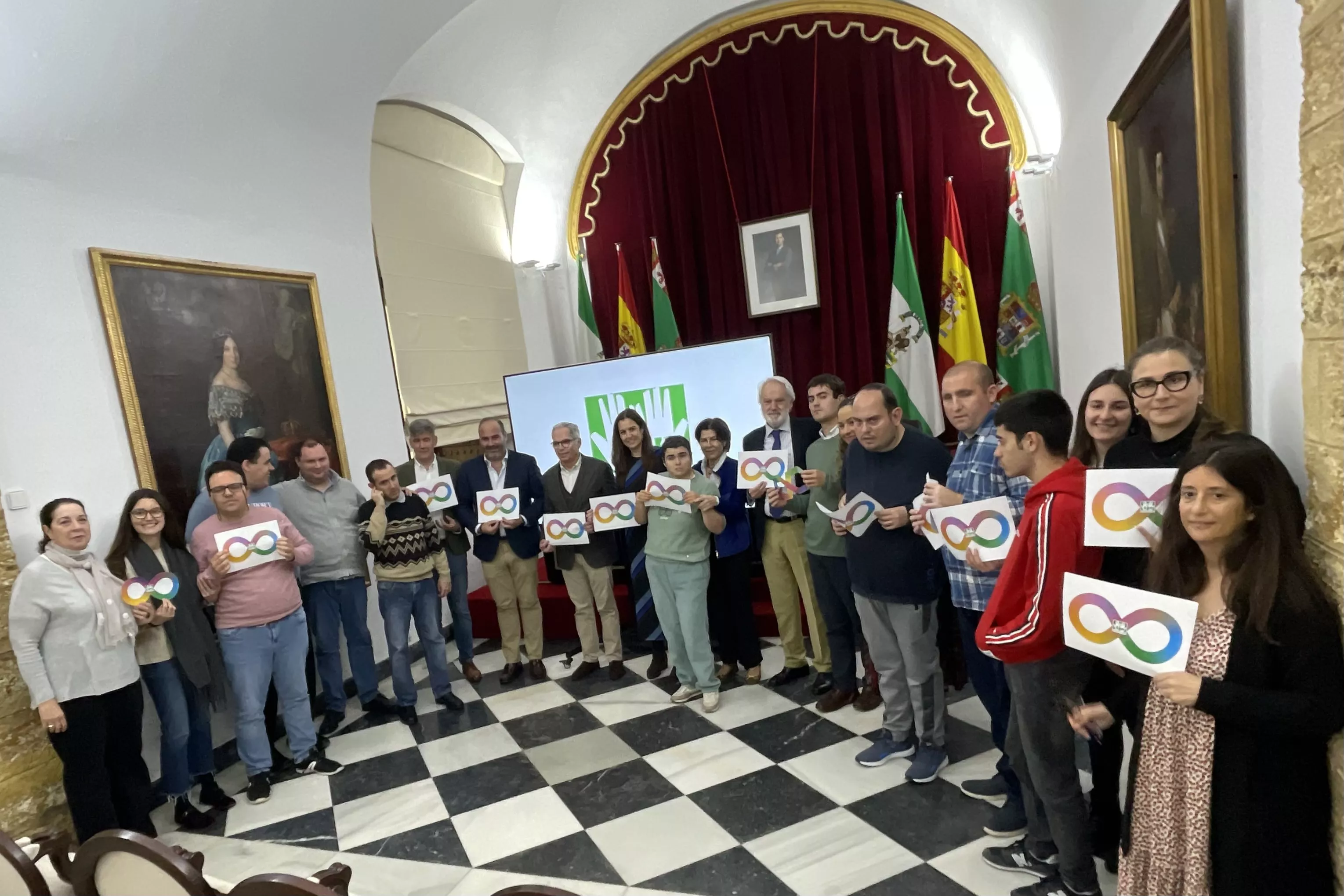 Protagonistas posan al final del acto