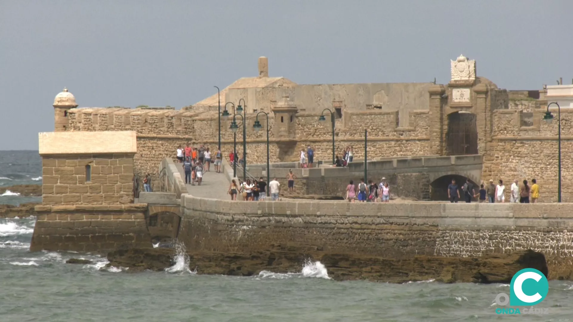 Las obras de emergencia de los tramos de la muralla del castillo de San Sebastián tienen un plazo de ejecución de seis meses. 