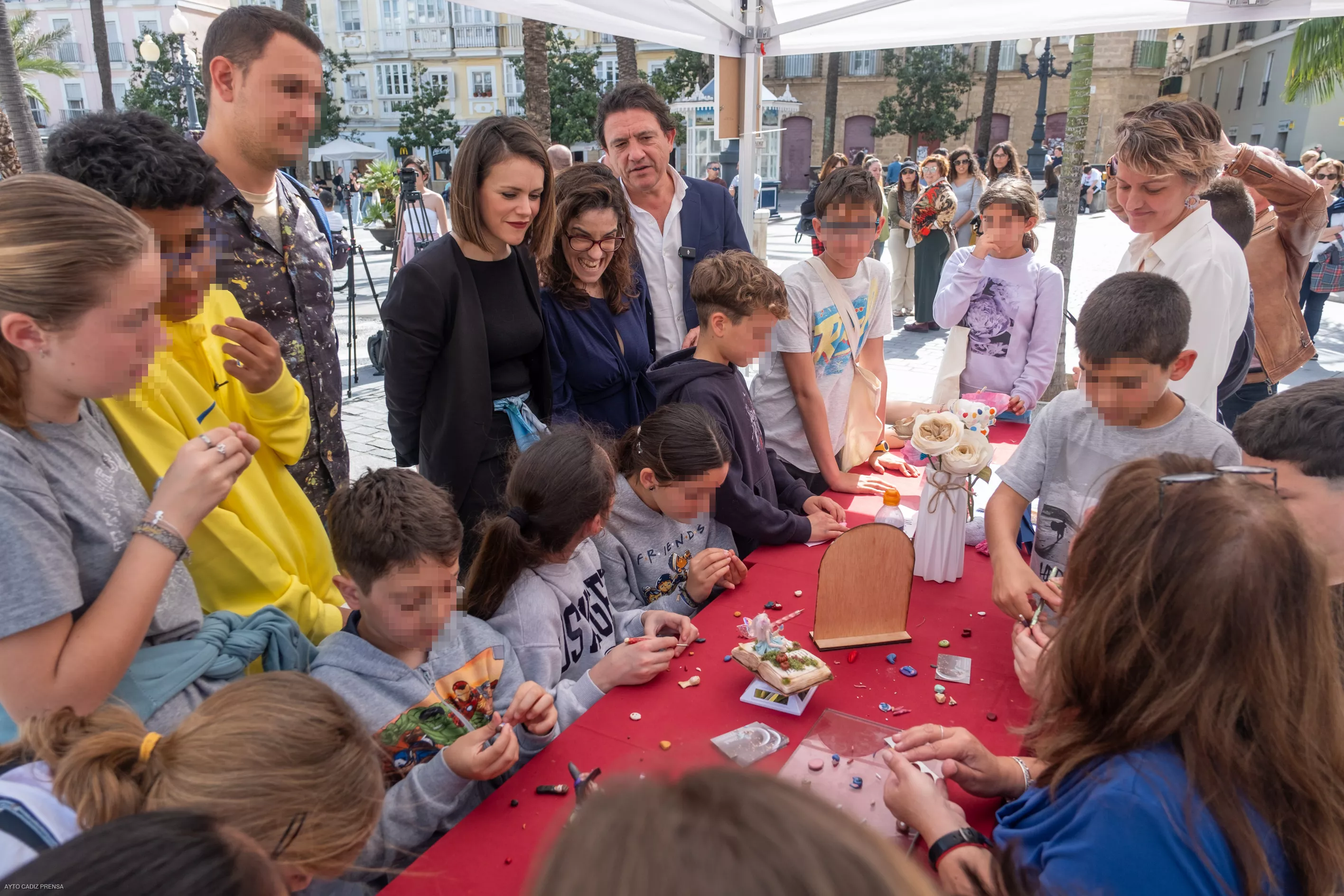 Mayores y pequeños participaron en las actividades que se efectuaron en la plaza San Juan de Dios