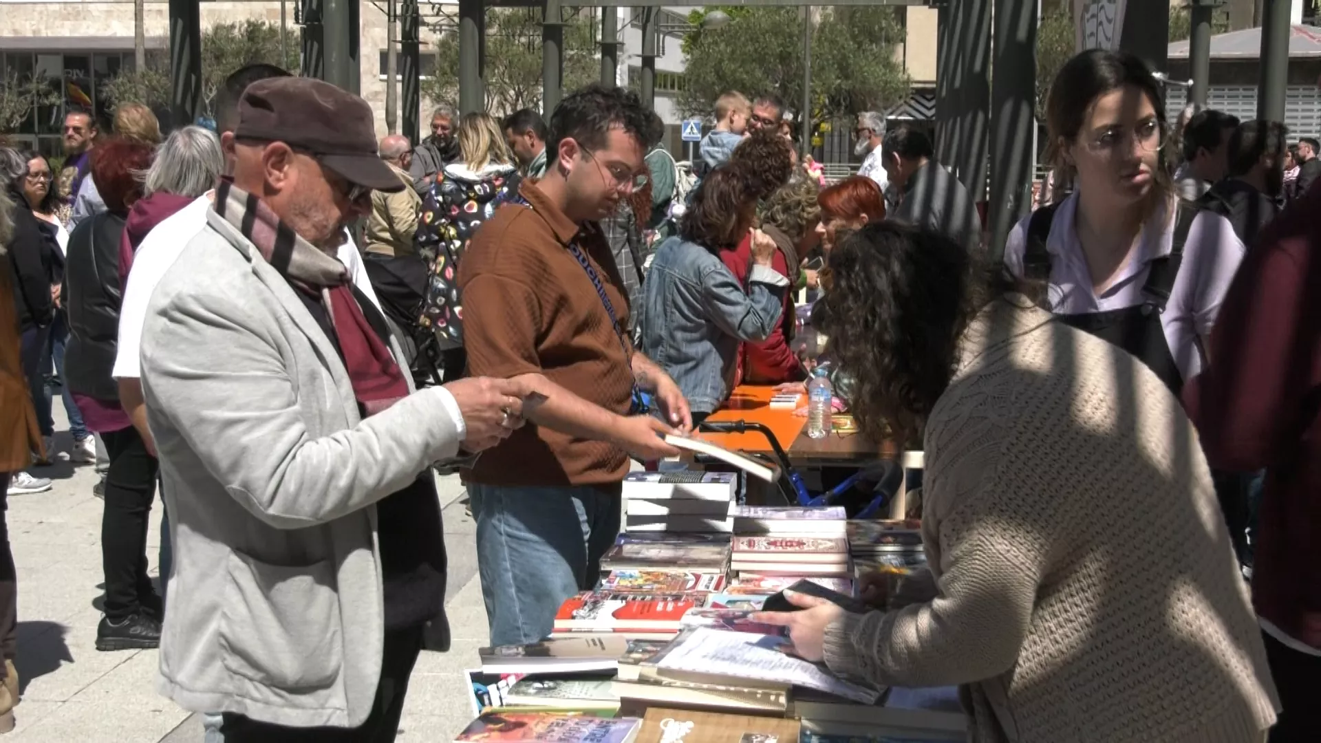 La librería Plastilina ha celebrado por séptimo año su encuentro literario con un buen número de autores y autoras. 