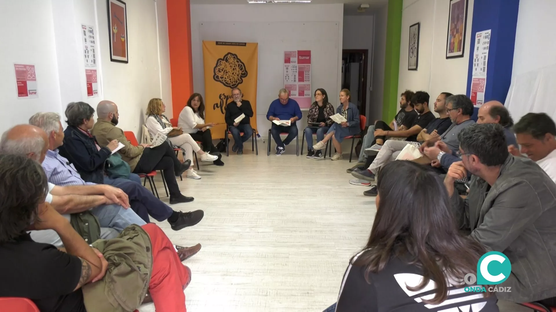 Esther Gil de Reboleño, en el encuentro celebrado en la sede de Sumar Cádiz. 