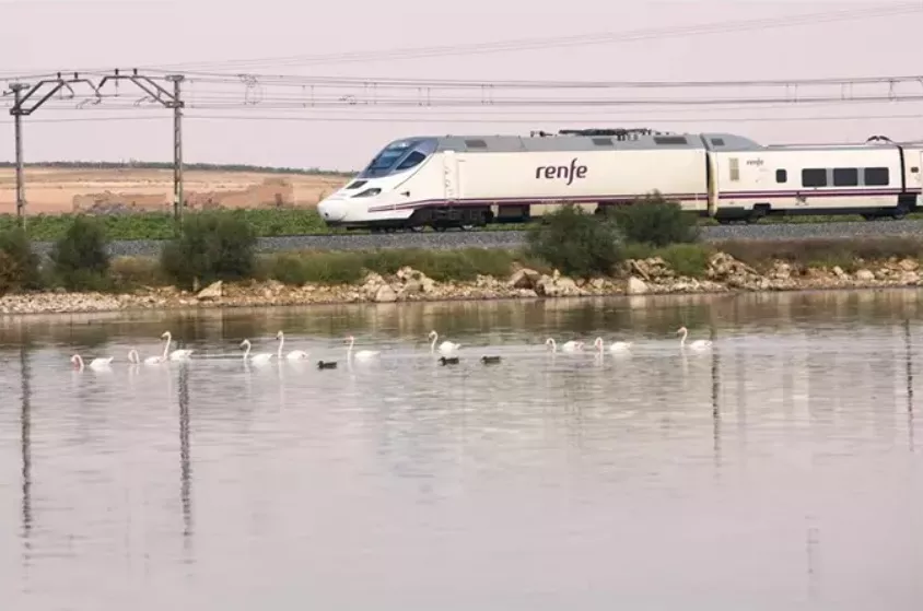 El alcalde de Cádiz ha reclamado al Gobierno central que reponga los 6 trenes que existían hasta el 2020
