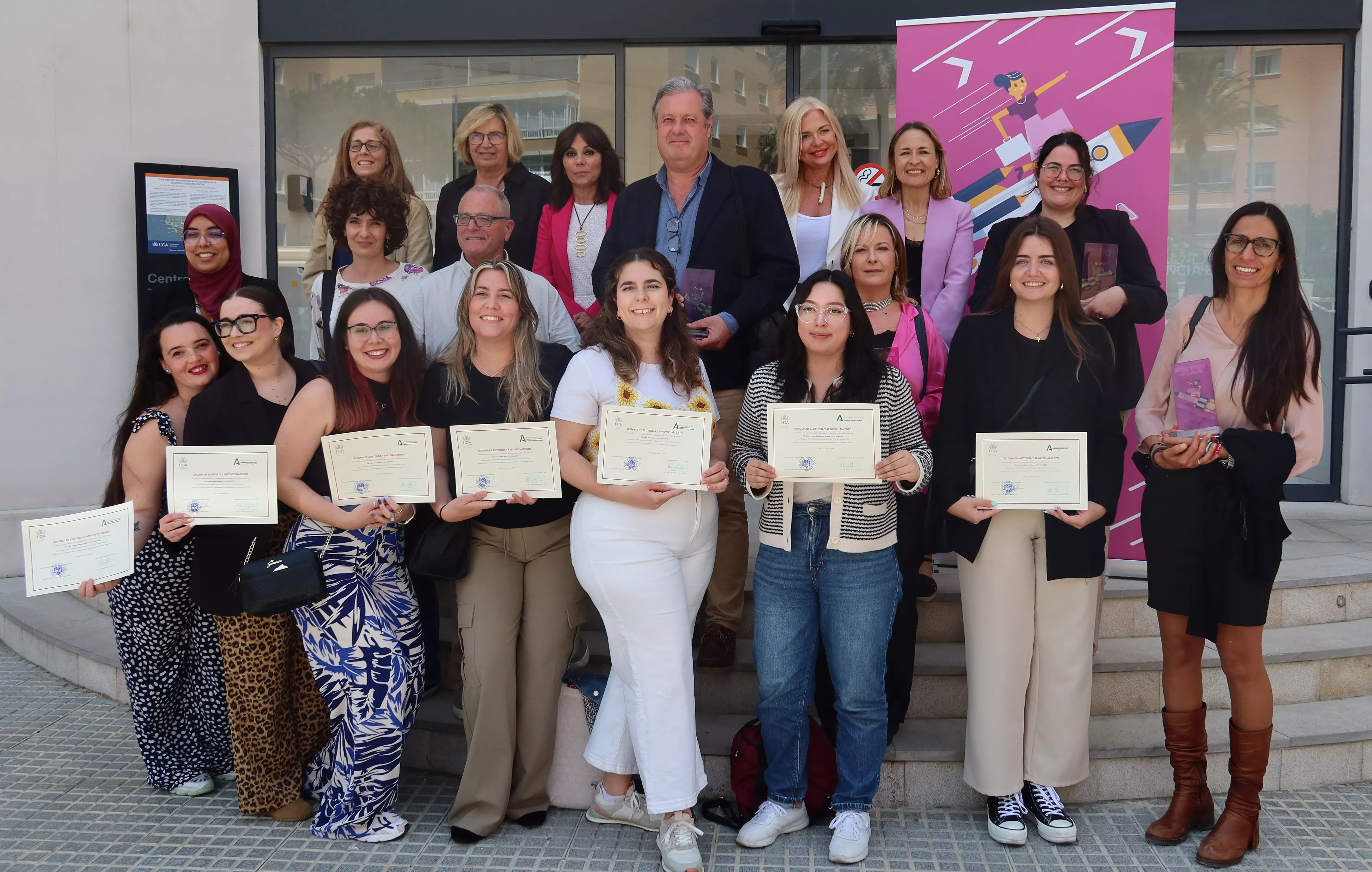 22 mujeres participan en esta experiencia de aprendizaje en la UCA. 