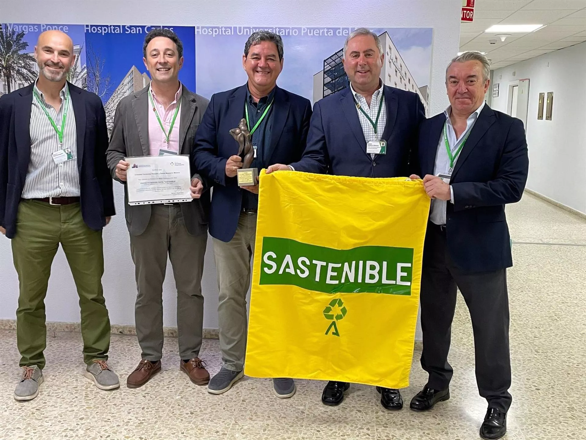 Integrantes del proyecto 'Gestión Textil SAStenible' del hospital gaditano.