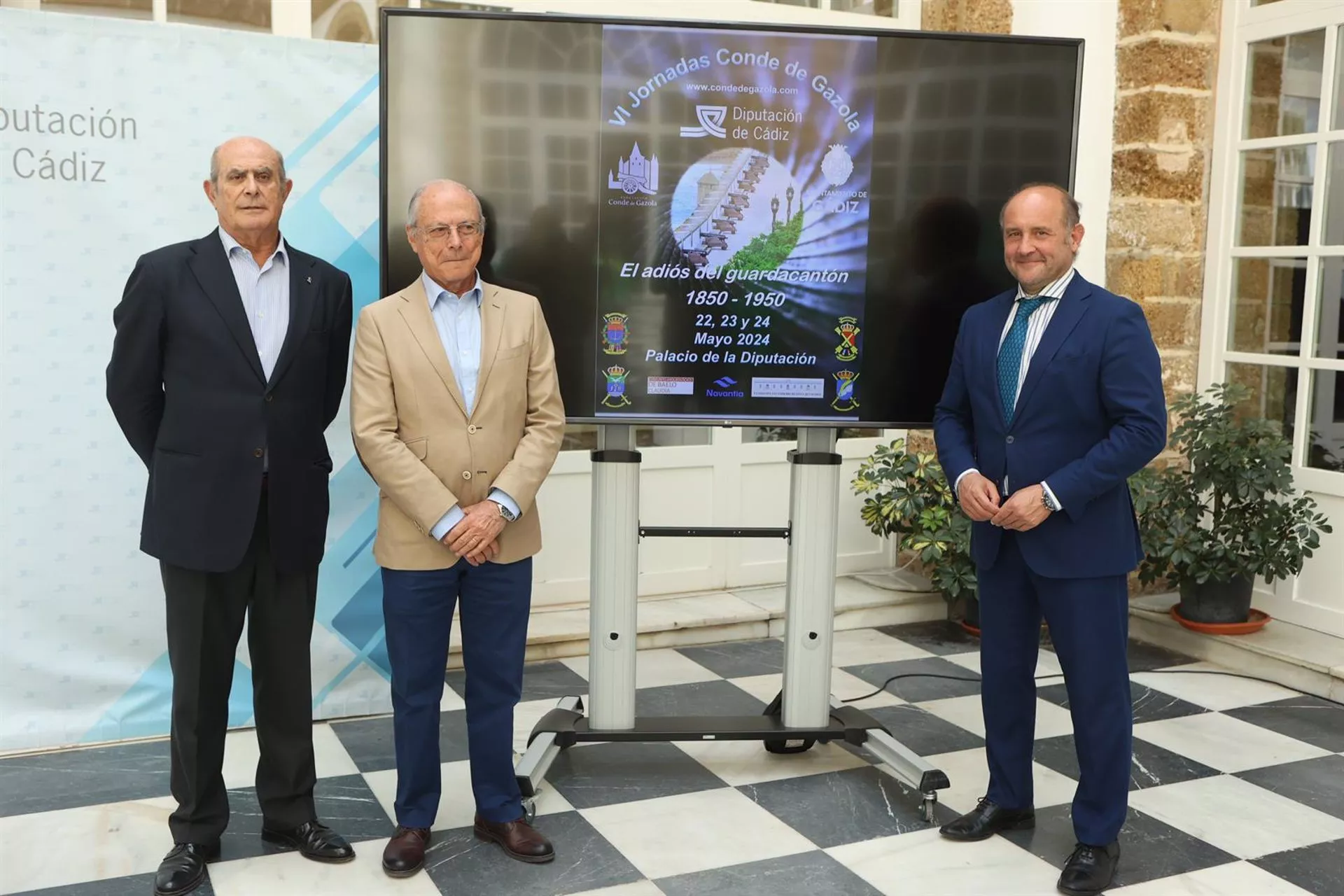 El vicepresidente primero de la Diputación de Cádiz, Juan José Ortiz, junto al coronel de Artillería, Ángel Sanz, y el teniente coronel de Artillería, Joaquín de la Cámara. El vicepresidente primero de la Diputación de Cádiz, Juan José Ortiz, junto al coronel de Artillería, Ángel Sanz, y el teniente coronel de Artillería, Joaquín de la Cámara.