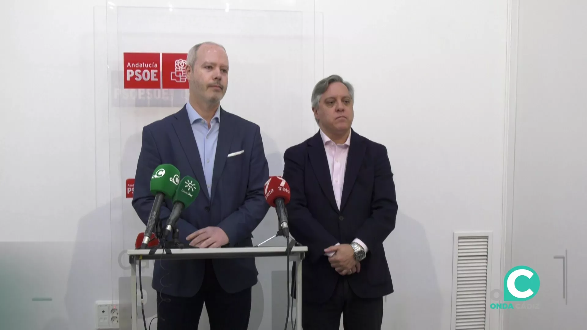 Óscar Torres y José Ramón Ortega compareciendo ante los medios de comunicación. 