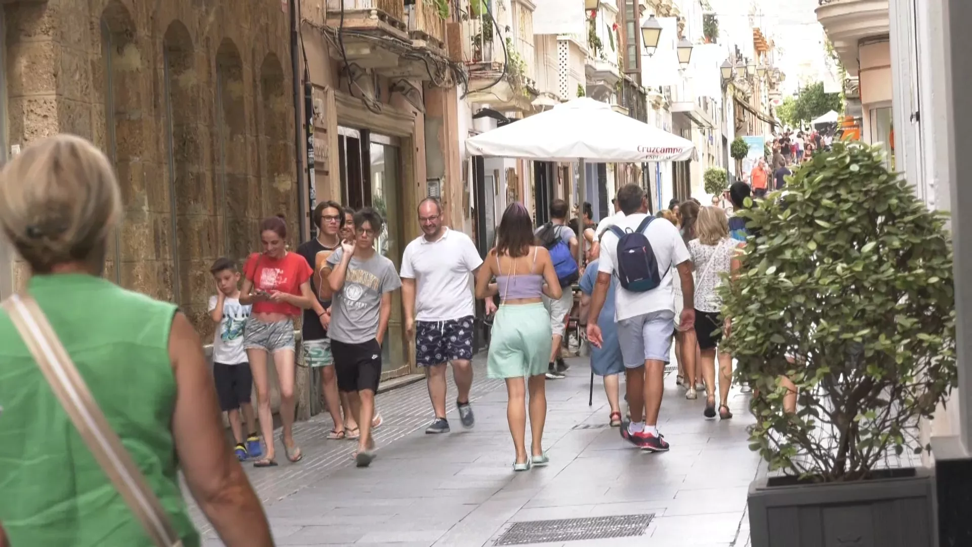 Más de 3.500 personas salen de las listas del paro en abril. 