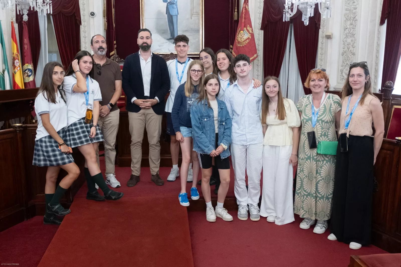 Los protagonistas en el Salón de Plenos del edificio