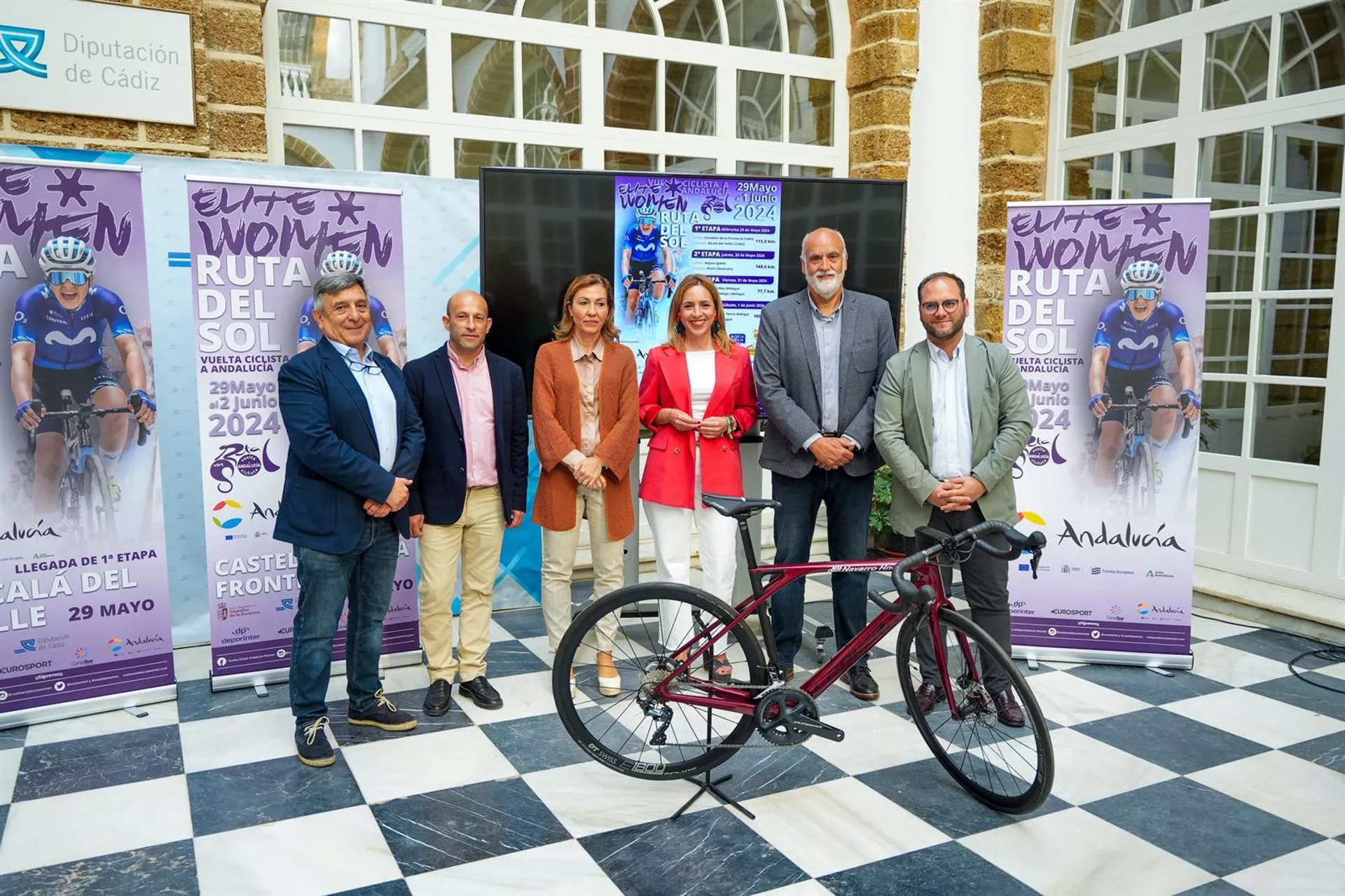 La presidenta de la Diputación y la delegada territorial de Turismo participan en la presentación de la Ruta del Sol Vuelta a Andalucía Elite Women. La presidenta de la Diputación y la delegada territorial de Turismo participan en la presentación de la Ruta del Sol Vuelta a Andalucía Elite Women.
