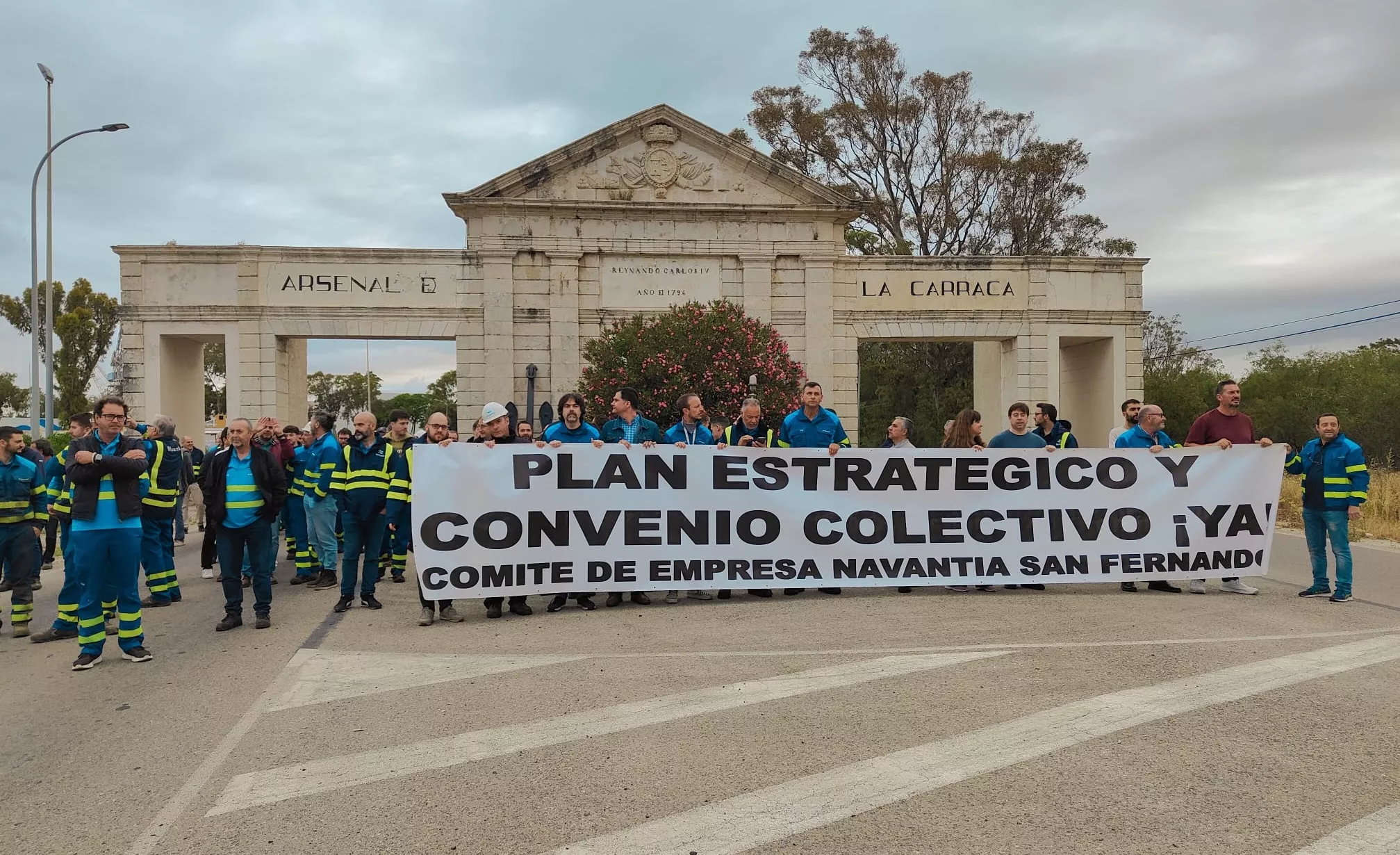 Protesta de trabajadores a las puertas de la factoría Navantia San Fernando.