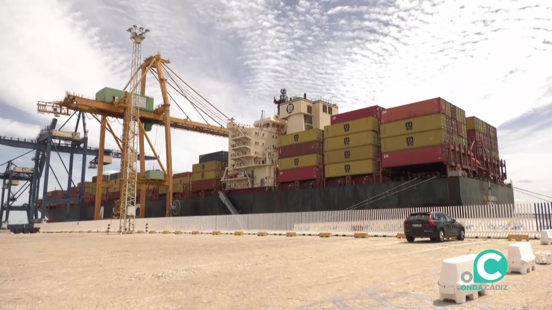 El buque MSC Roberta llega a Cádiz para realizar movimientos de carga y descarga de contenedores.