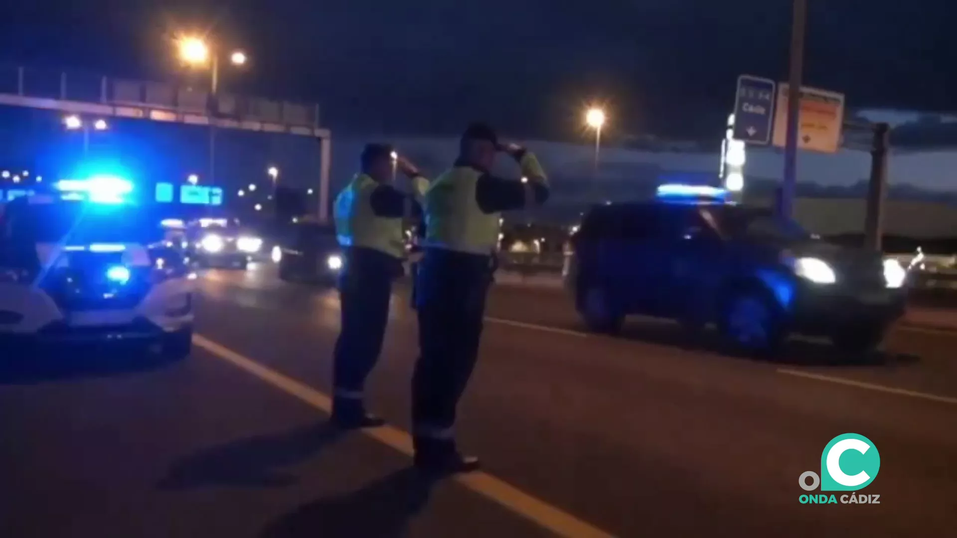 Agentes de la guardia civil en una de la carretera de la provincia 