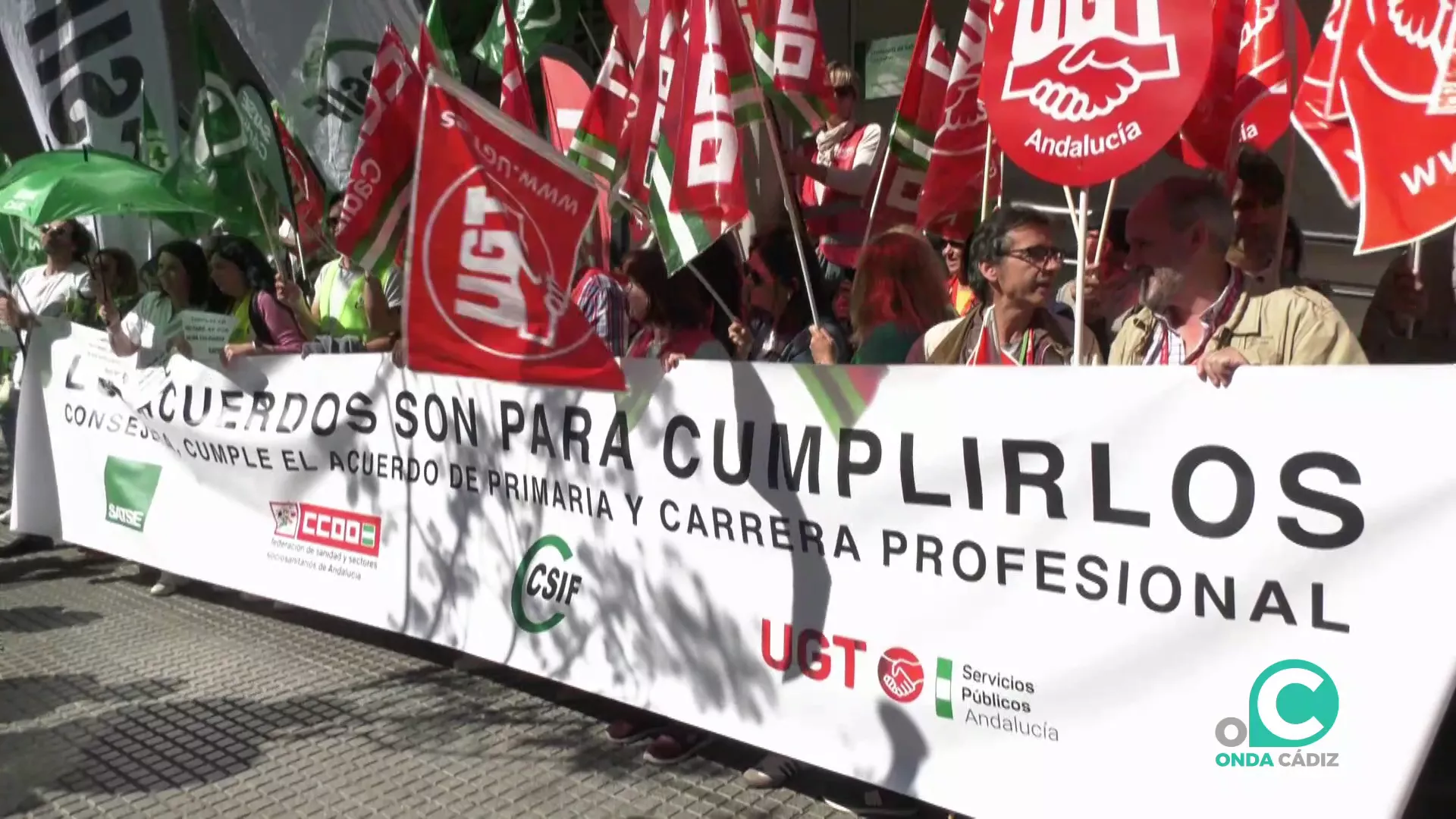 Un momento de la manifestación en la sede de la Delegación territorial de Salud.