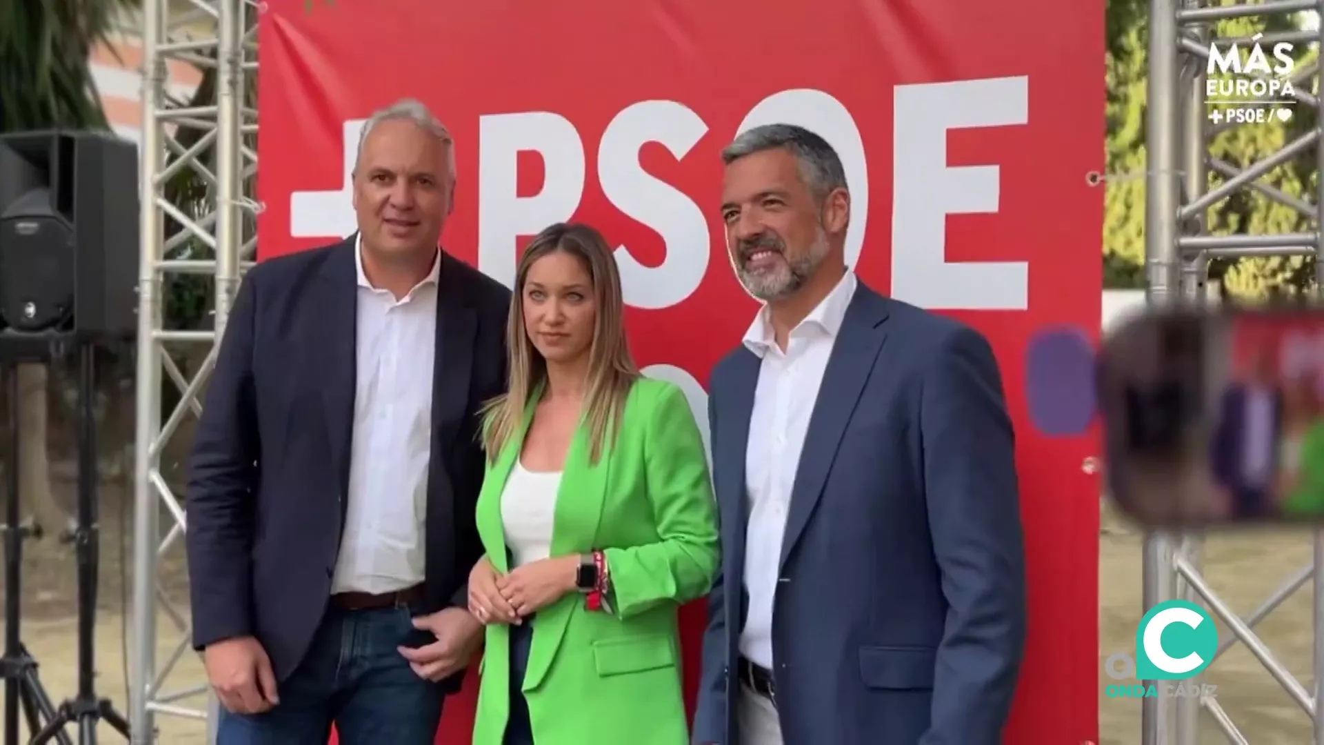 Dirigentes de la formación socialista antes del inicio del acto en Rota 