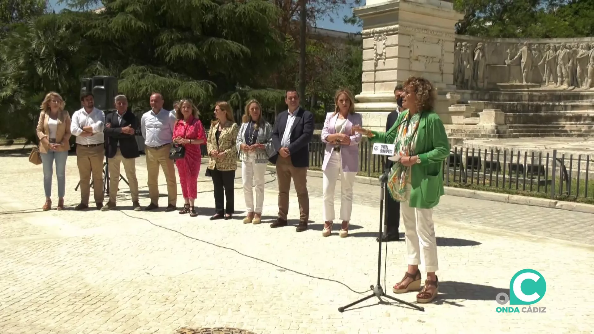 La candidata popular durante su intervención en la plaza de España de la capital gaditana