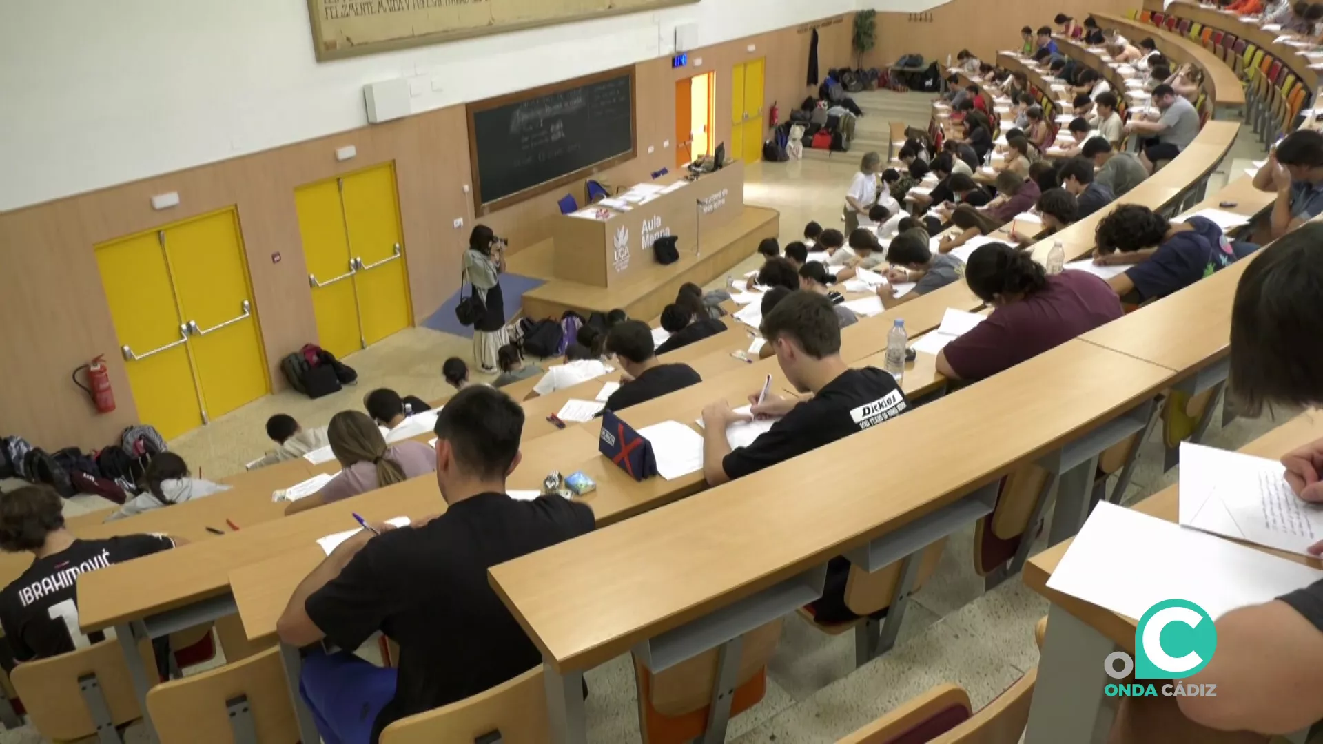 Alumnos examinándose en la Facultad de Medicina de Cádiz en una imagen de archivo.