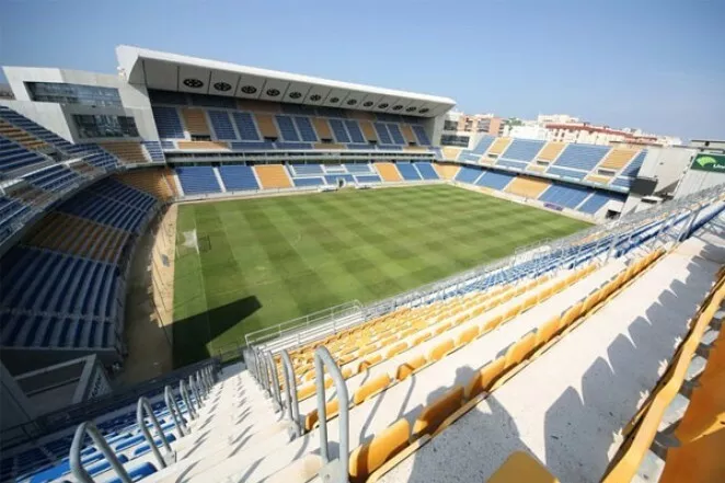 El balón comenzara a rodar en la nueva temporada en feudo cadista con el apasionante duelo entre gaditanos y maños