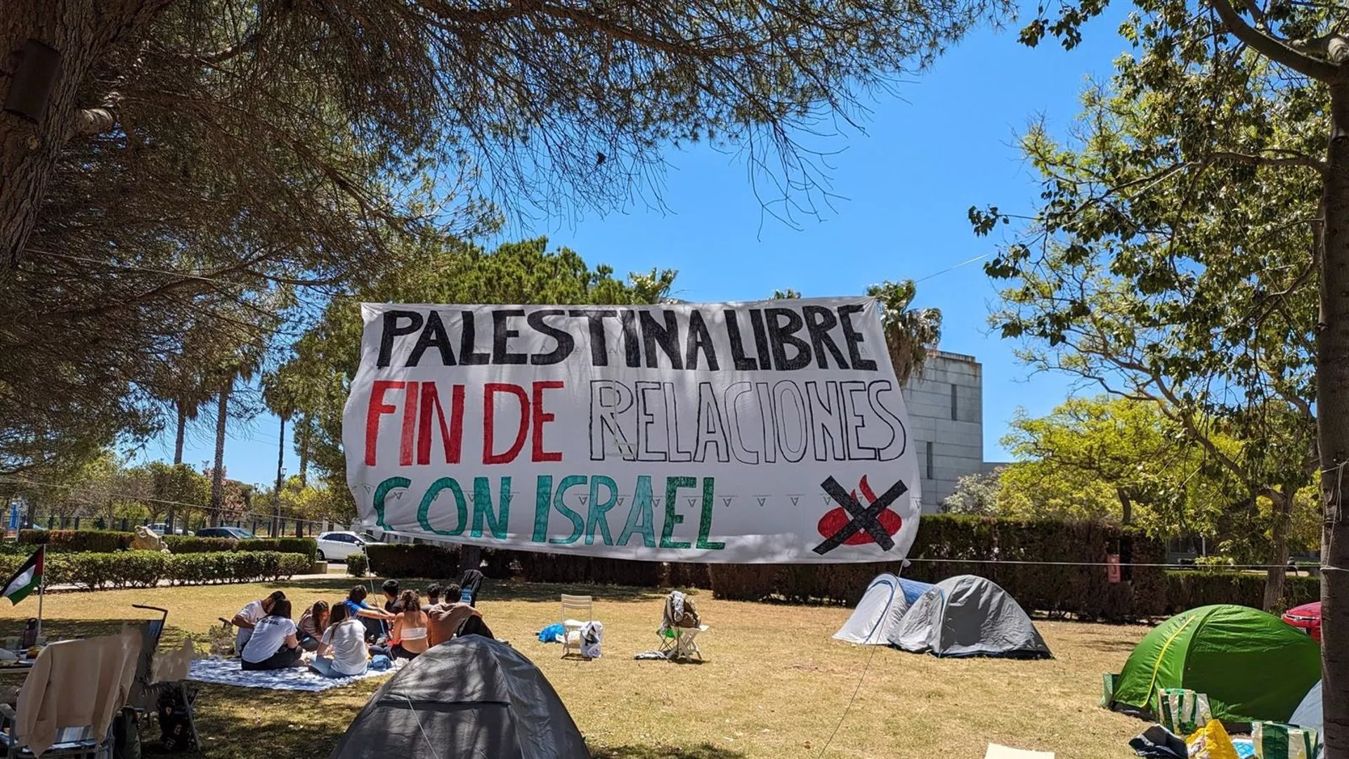 Acampada de estudiantes universitarios de Cádiz en el campus de Puerto Real