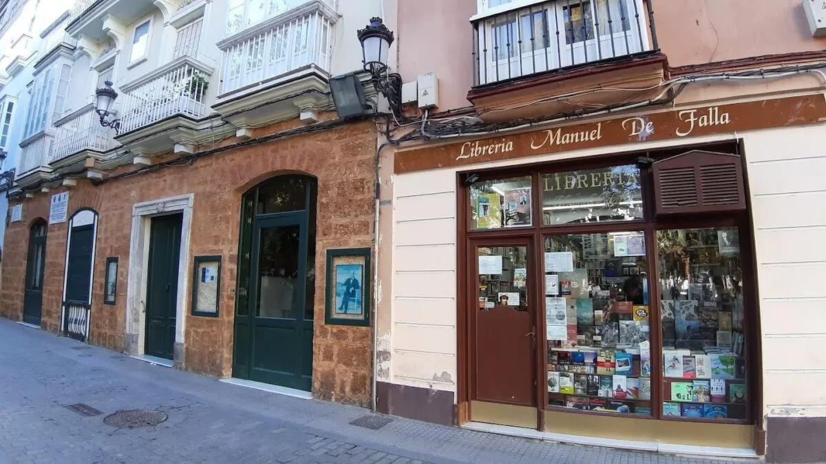 La librería Manuel de Falla reabrirá al público el próximo 26 de junio.