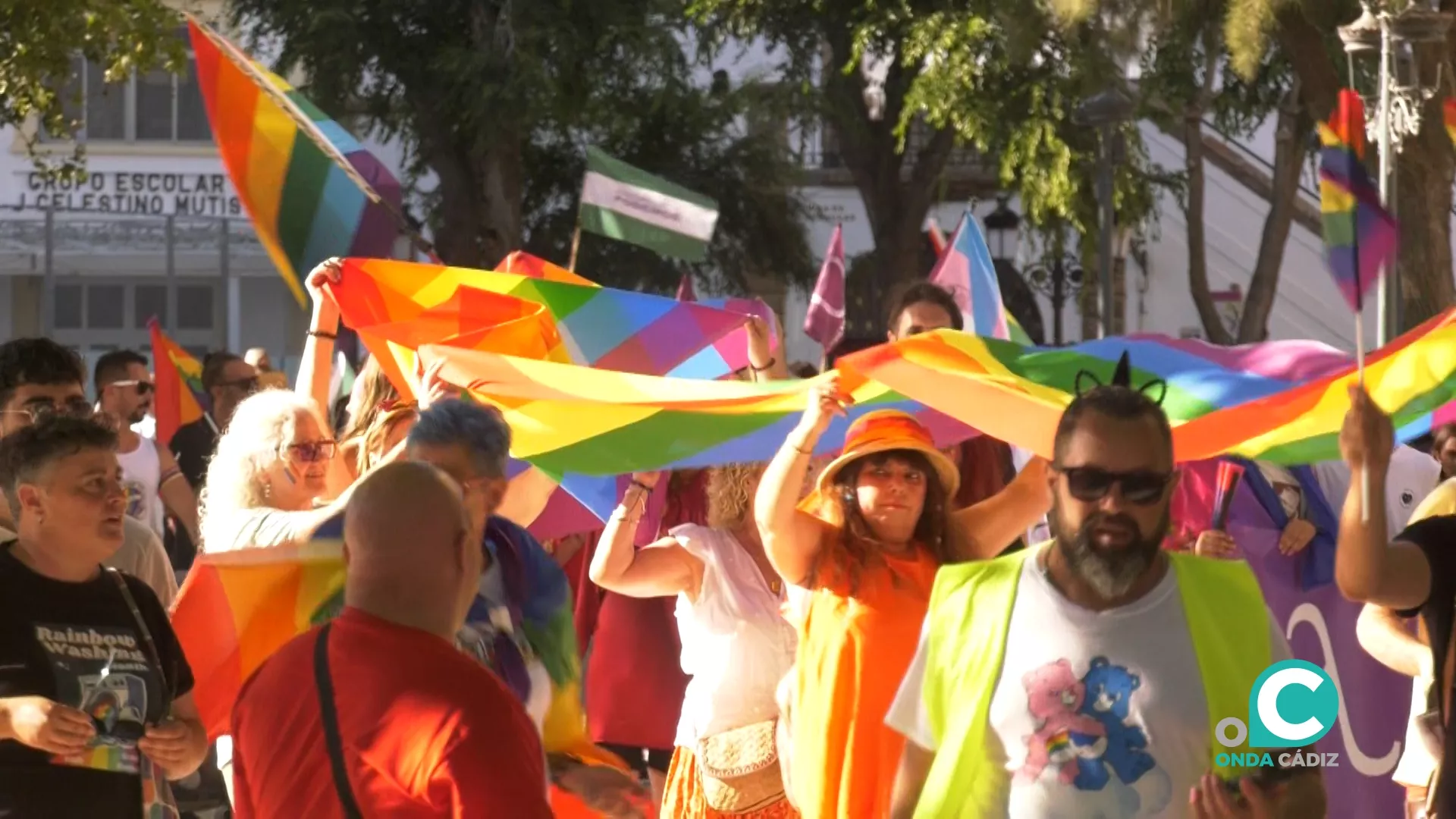 La marcha del colectivo LGTBI ha recorrido varias calles del casco histórico de la ciudad.