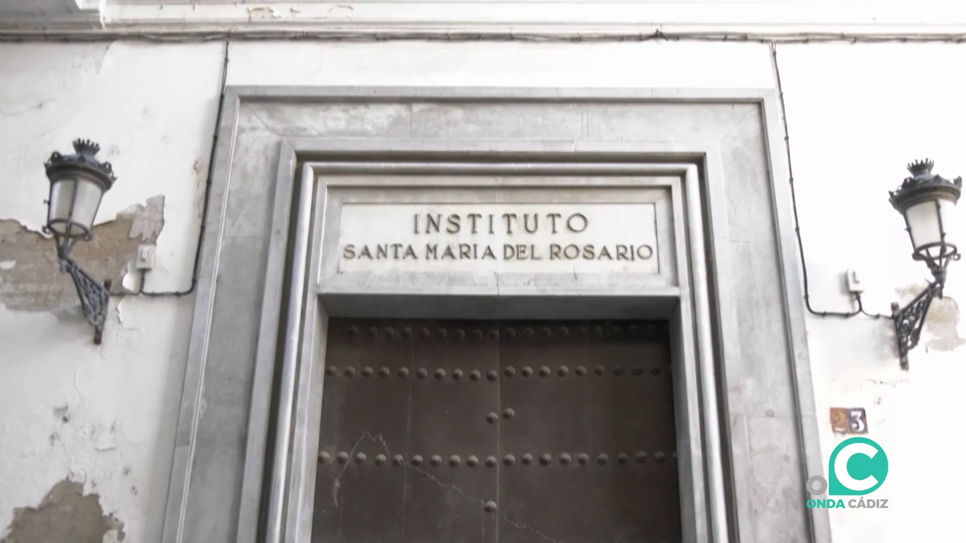 Imagen de la puerta principal del antiguo Instituto Rosario. 