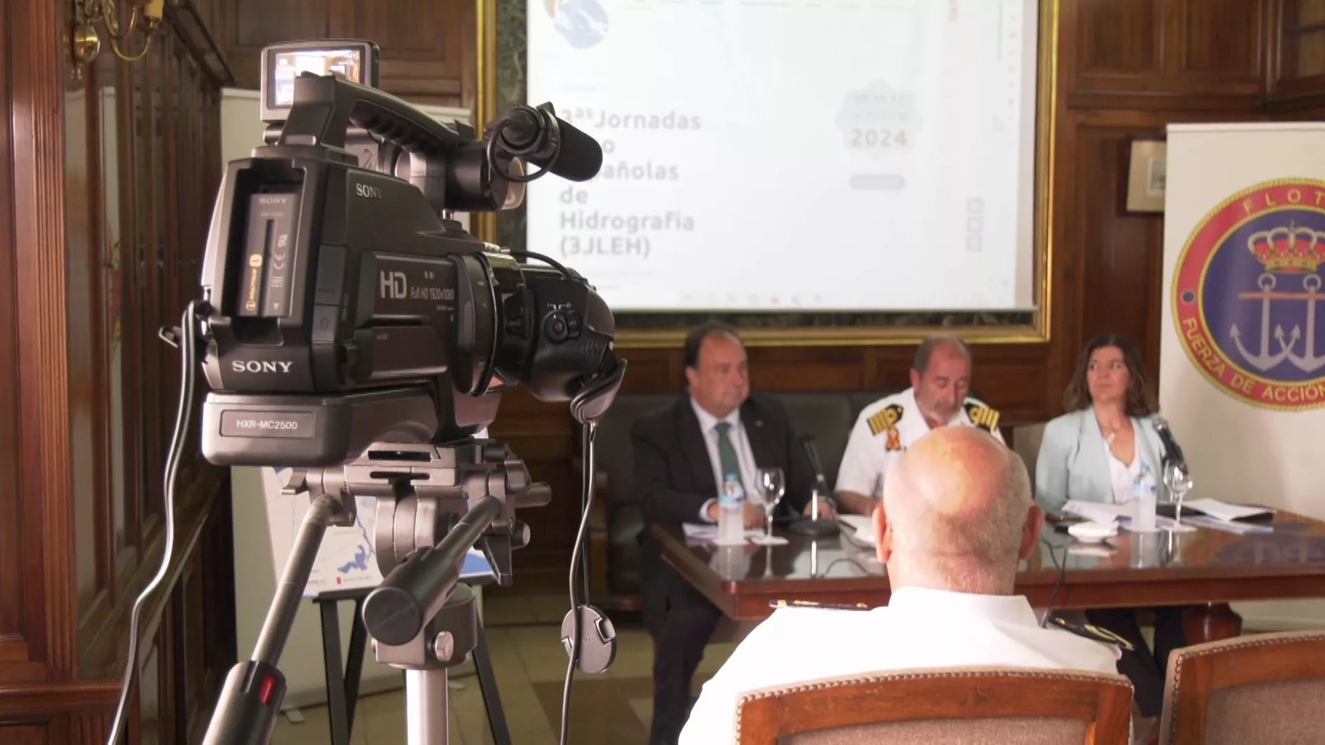 El comandante director del Instituto Hidrográfico de la Marina (IHM), Salvador Espinosa, el rector de UCA, Casimiro Mantell, y la coordinadora general del CEI-MAR, Carmen Garrido, presentan las Jornadas Luso Españolas de Hidrografía.