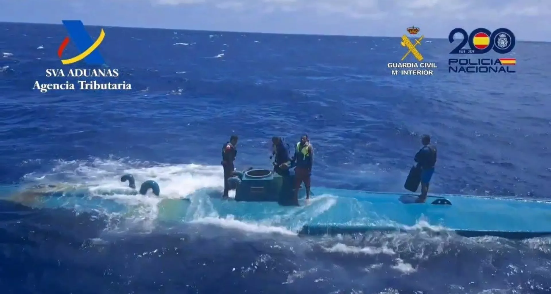 Un momento de la operación policial desarrollada en alta mar