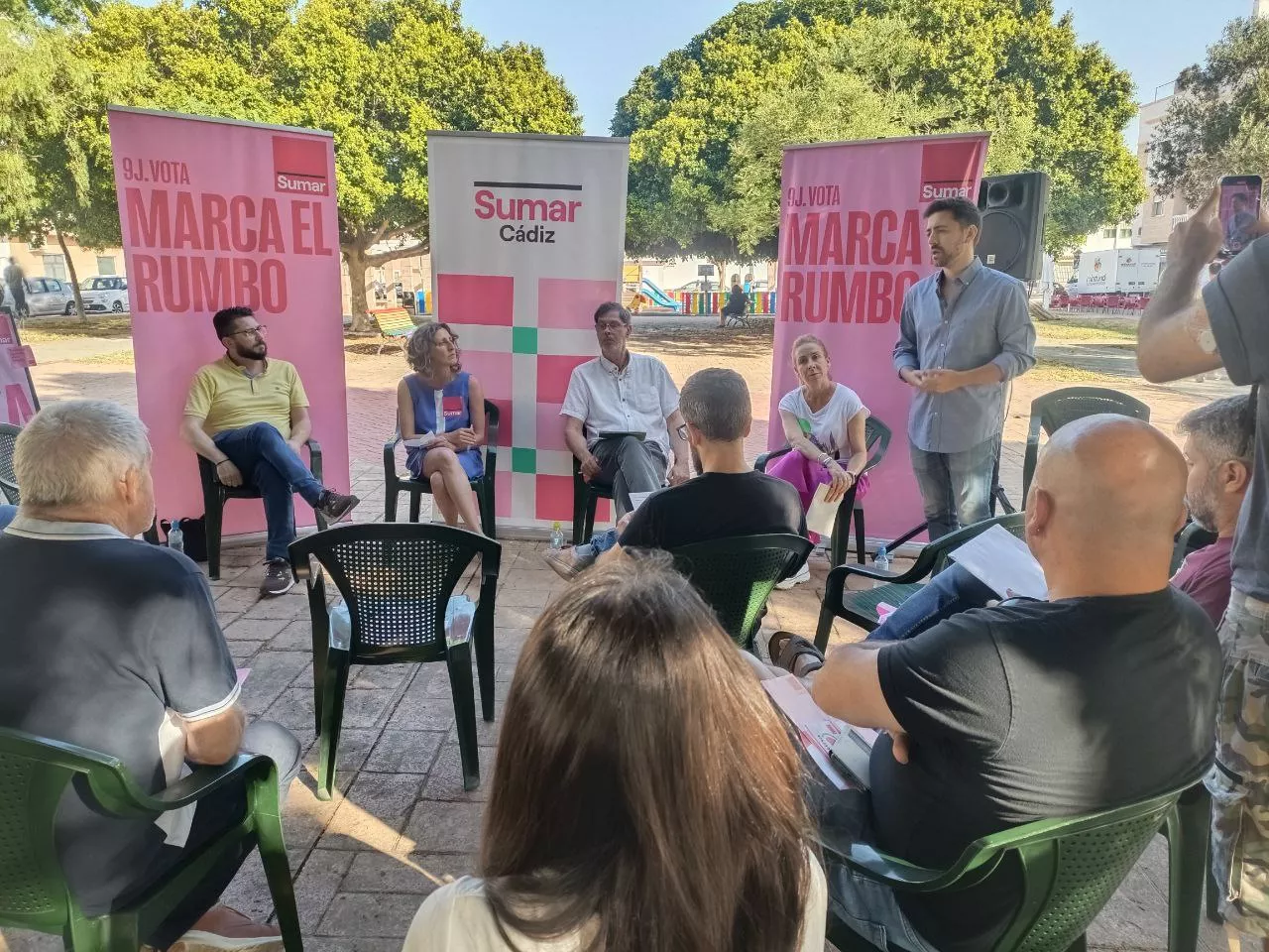 Los candidatos de Sumar a las Elecciones europeas de la provincia en un acto en la localidad de Rota.