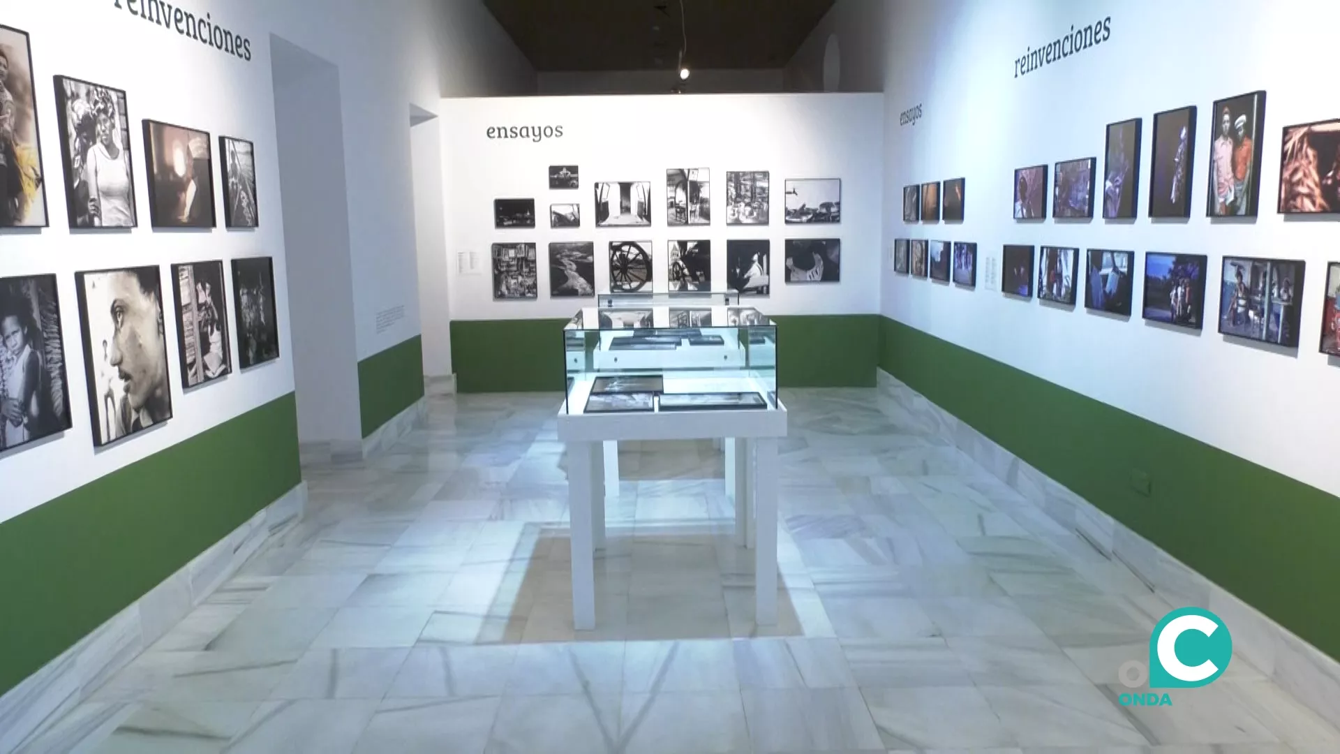 La exposición "Reinvenciones: la ubicuidad de las identidades en lo fotográfico desde el Caribe" permanecerá abierta hasta el 29 de junio. La exposición "Reinvenciones: la ubicuidad de las identidades en lo fotográfico desde el Caribe" permanecerá abierta hasta el 29 de junio.