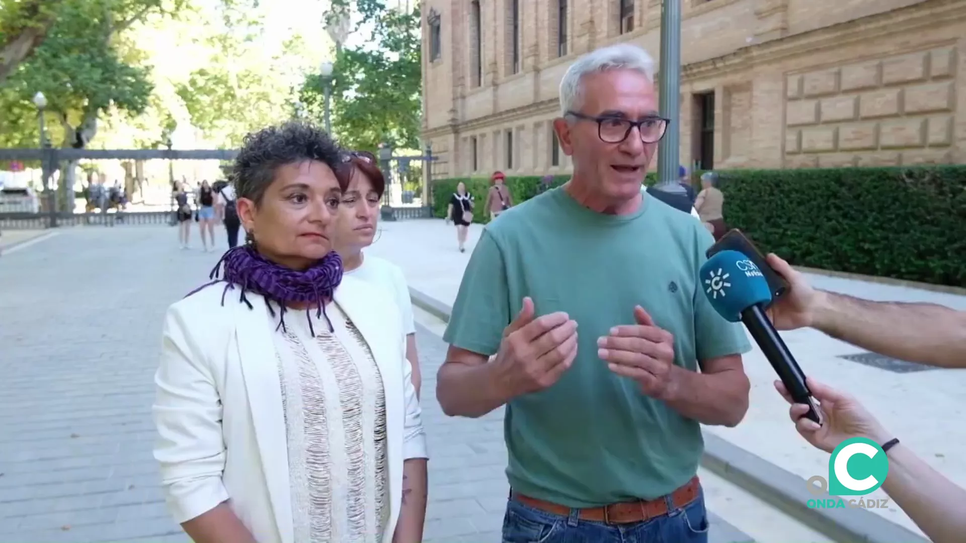 Cañamero atiende a los medios durante el transcurso de la campaña