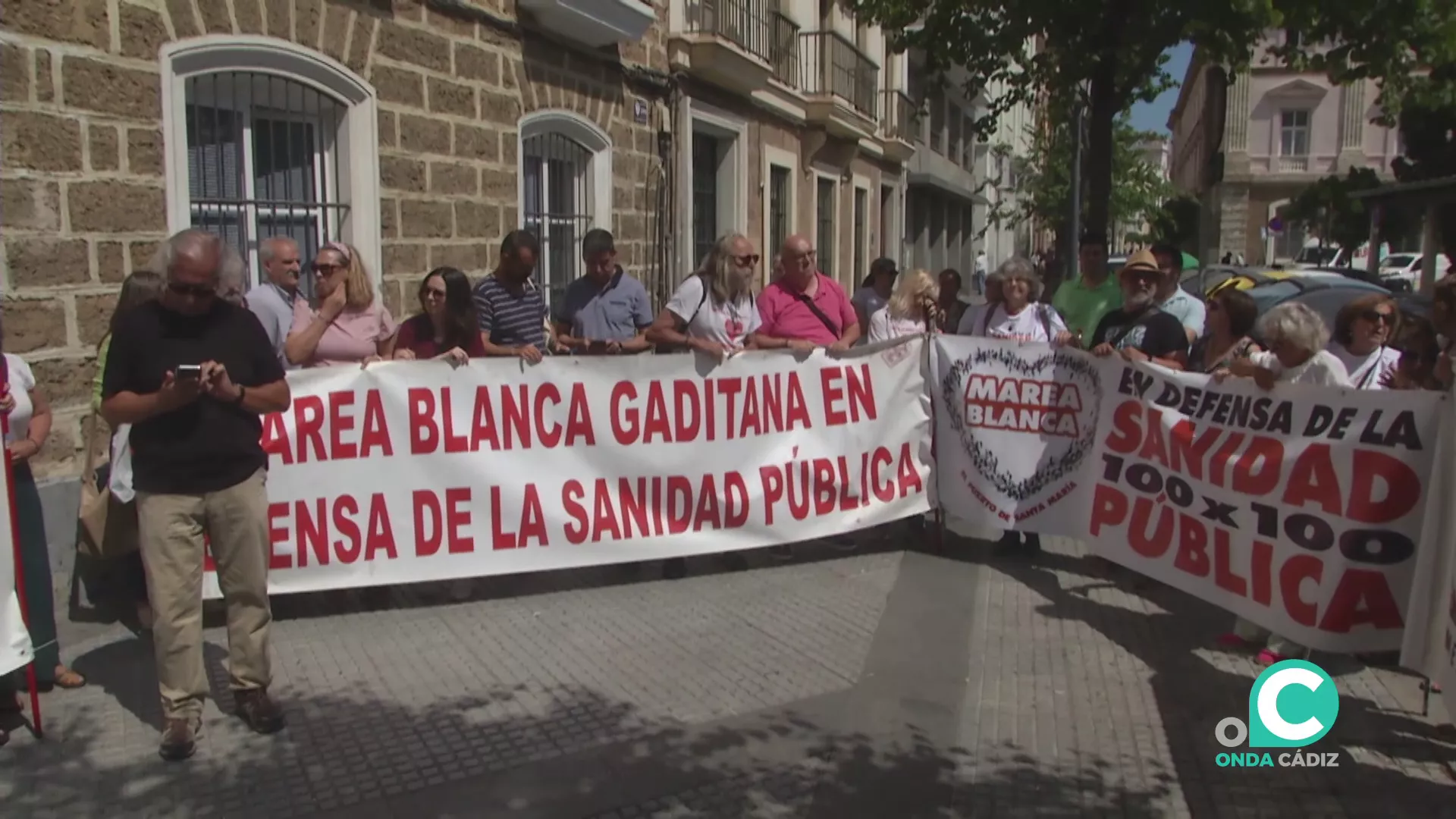 Un momento de la concentración en el paseo de Canalejas de la capital gaditana