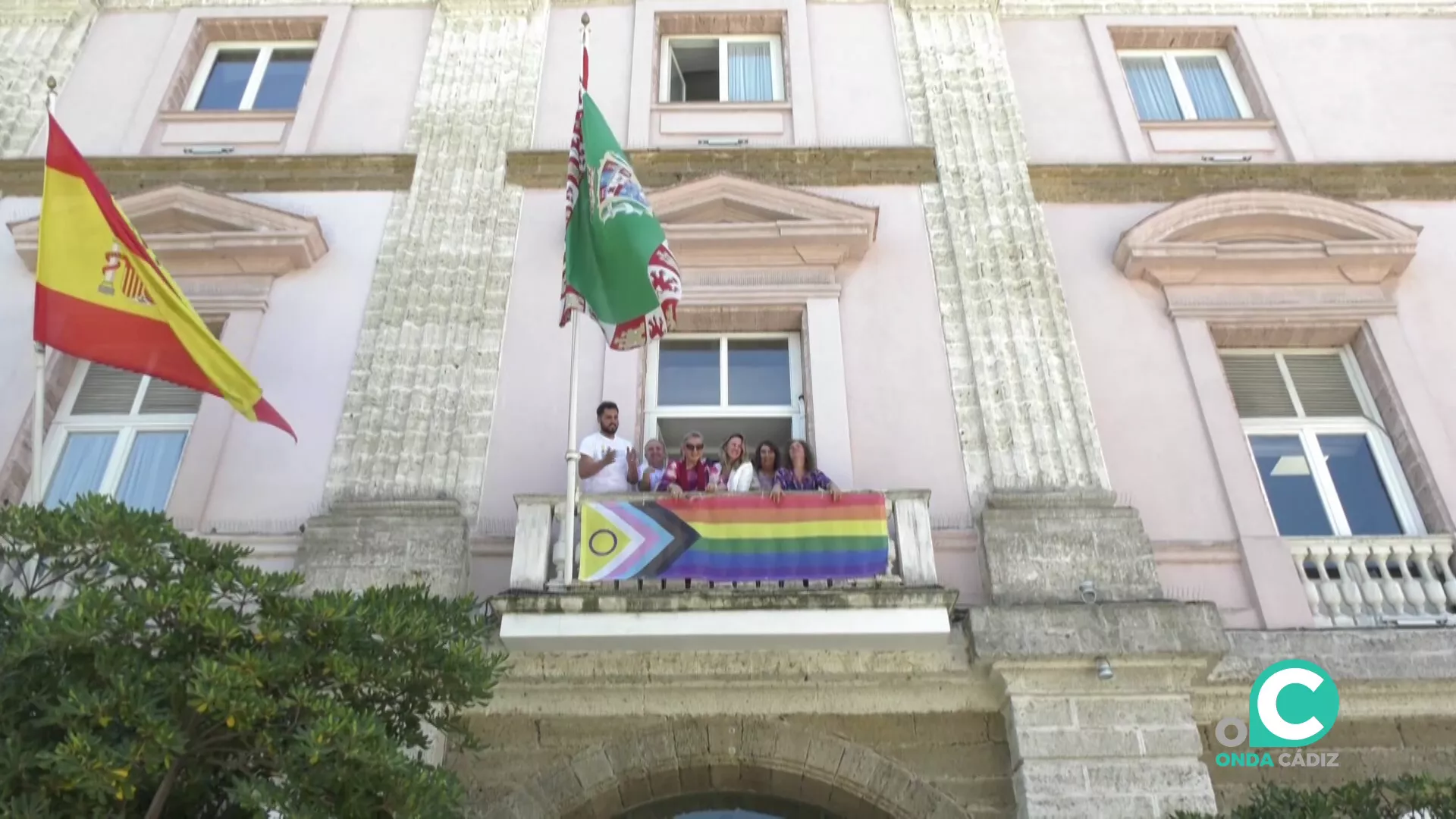 Unos de los actos efectuados desde la fachada del edificio institucional