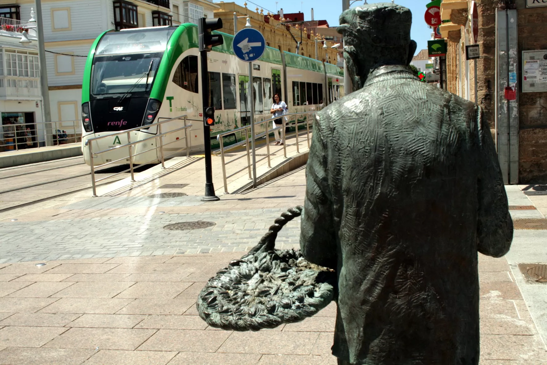 Servicios especiales de transporte público con motivo de la Feria del Carmen y de la Sal de San Fernando.