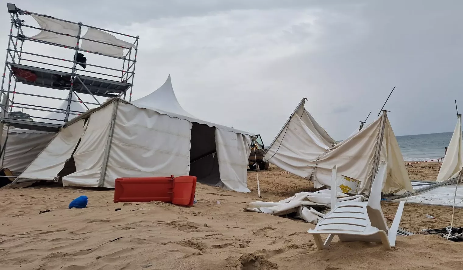 Imagen actual de la instalación Cádiz Arena en la playa Victoria. 