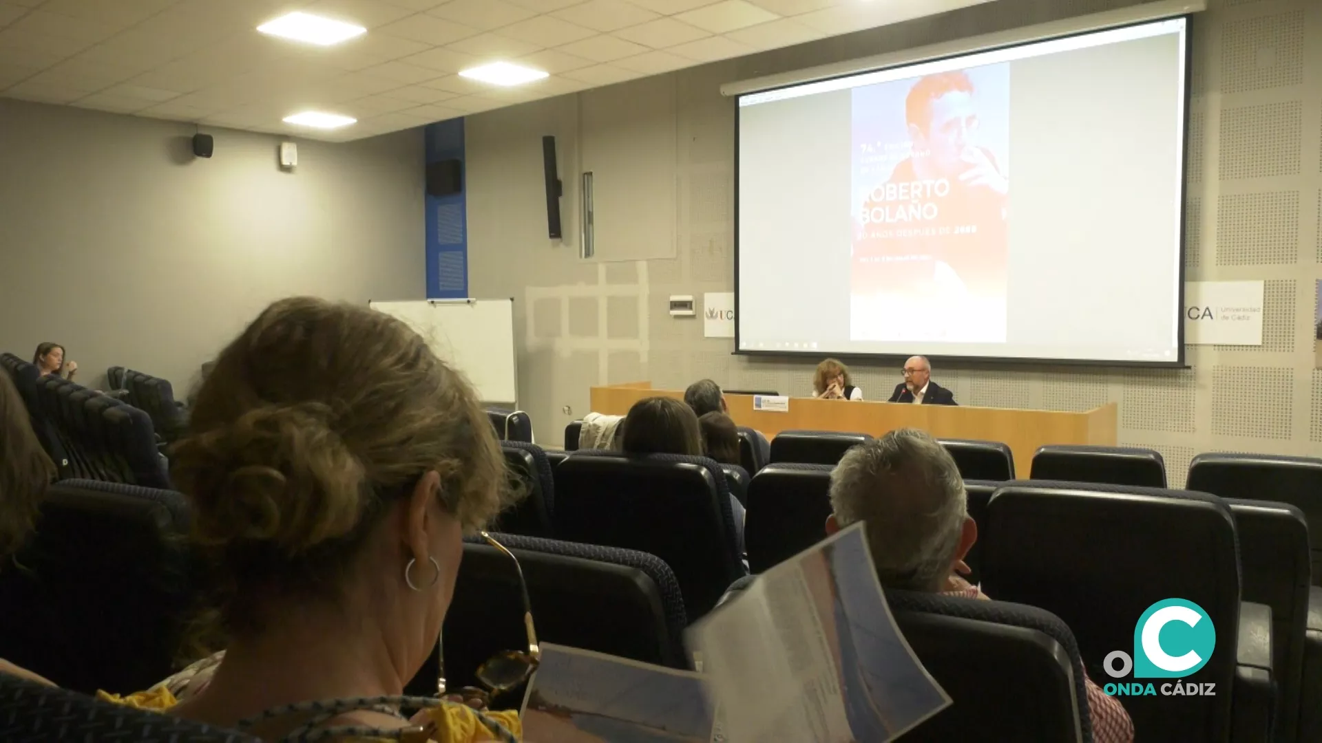 El vicerrector de Sostenibilidad y Cultura de la UCA, Gonzalo Sánchez, preside el acto inaugural de los 74 Cursos de Verano de la UCA.