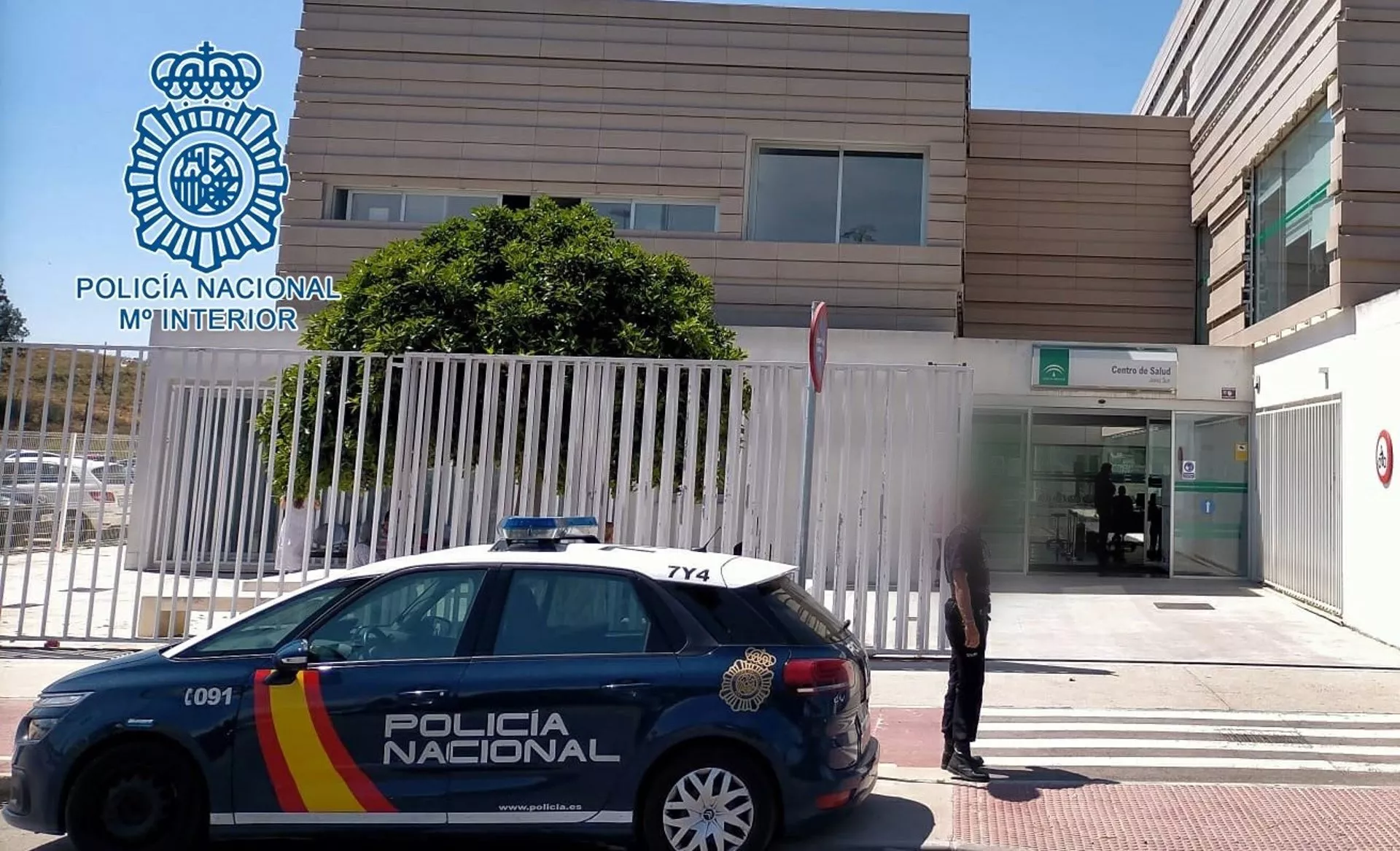 El vehículo sustraído se localizó en una barriada de Sevilla, ciudad donde residían los detenidos. 