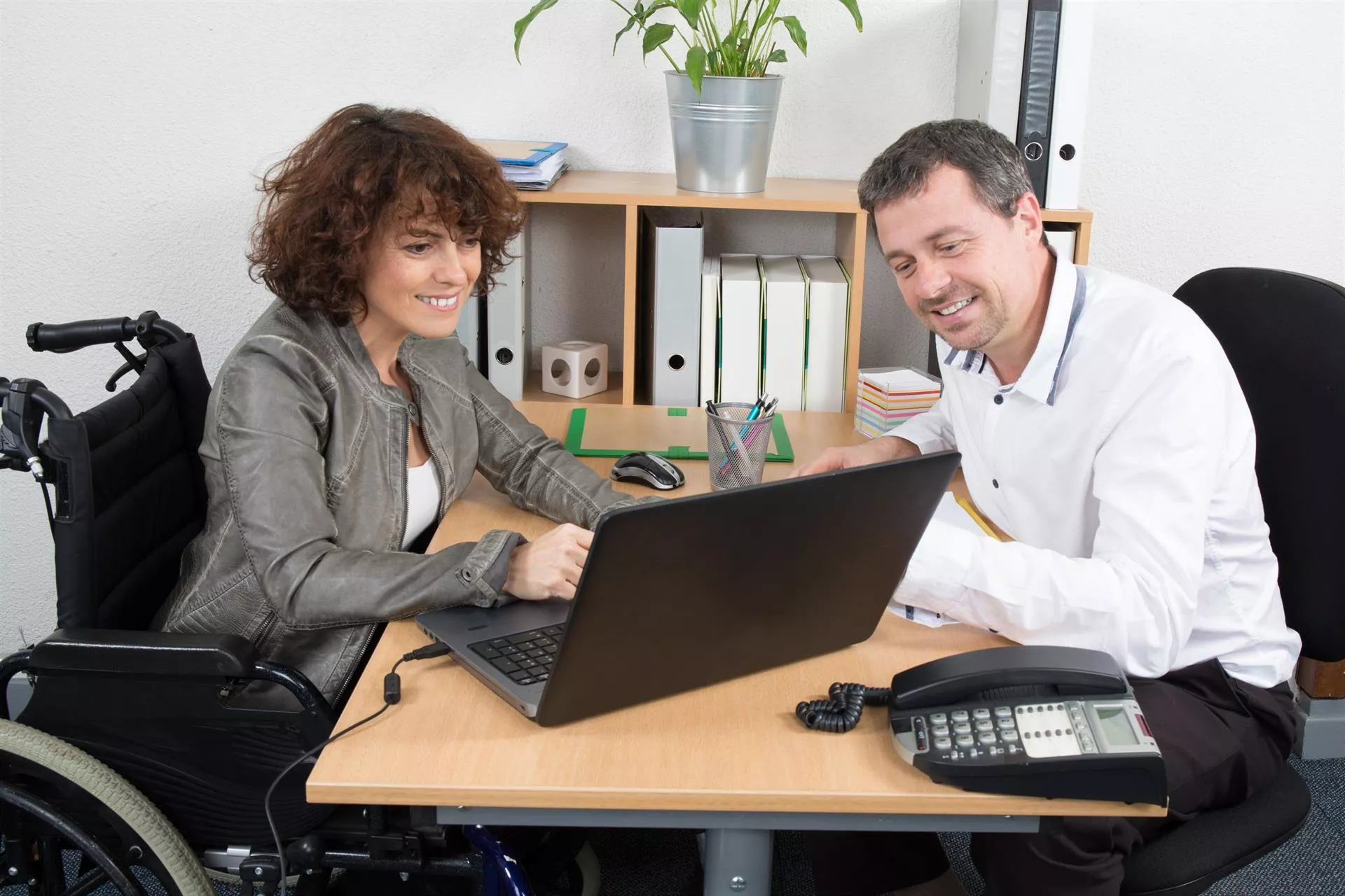 Uno de los objetivos es facilitar la inserción laboral de personas con discapacidad, dirigidas a centros especiales de empleo